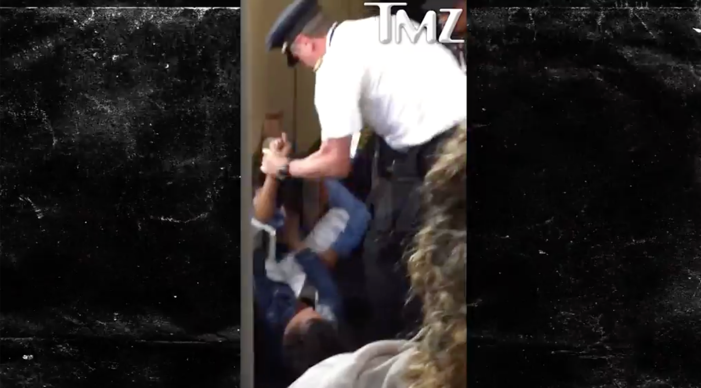IMG-delta-pilot-fight-tmz