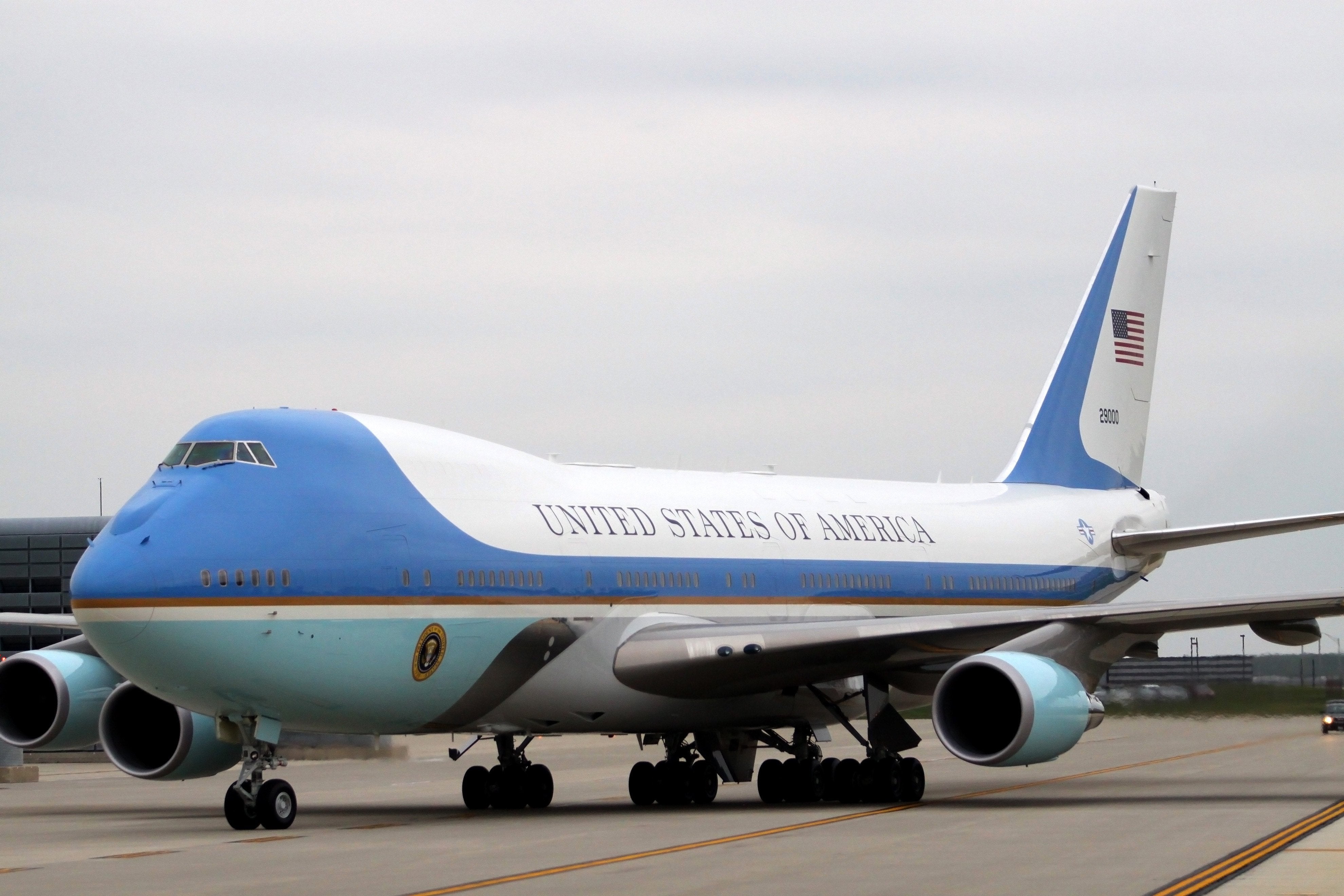 Airplane Takeoffs And Landings At Chicago's O'Hare International Airport.