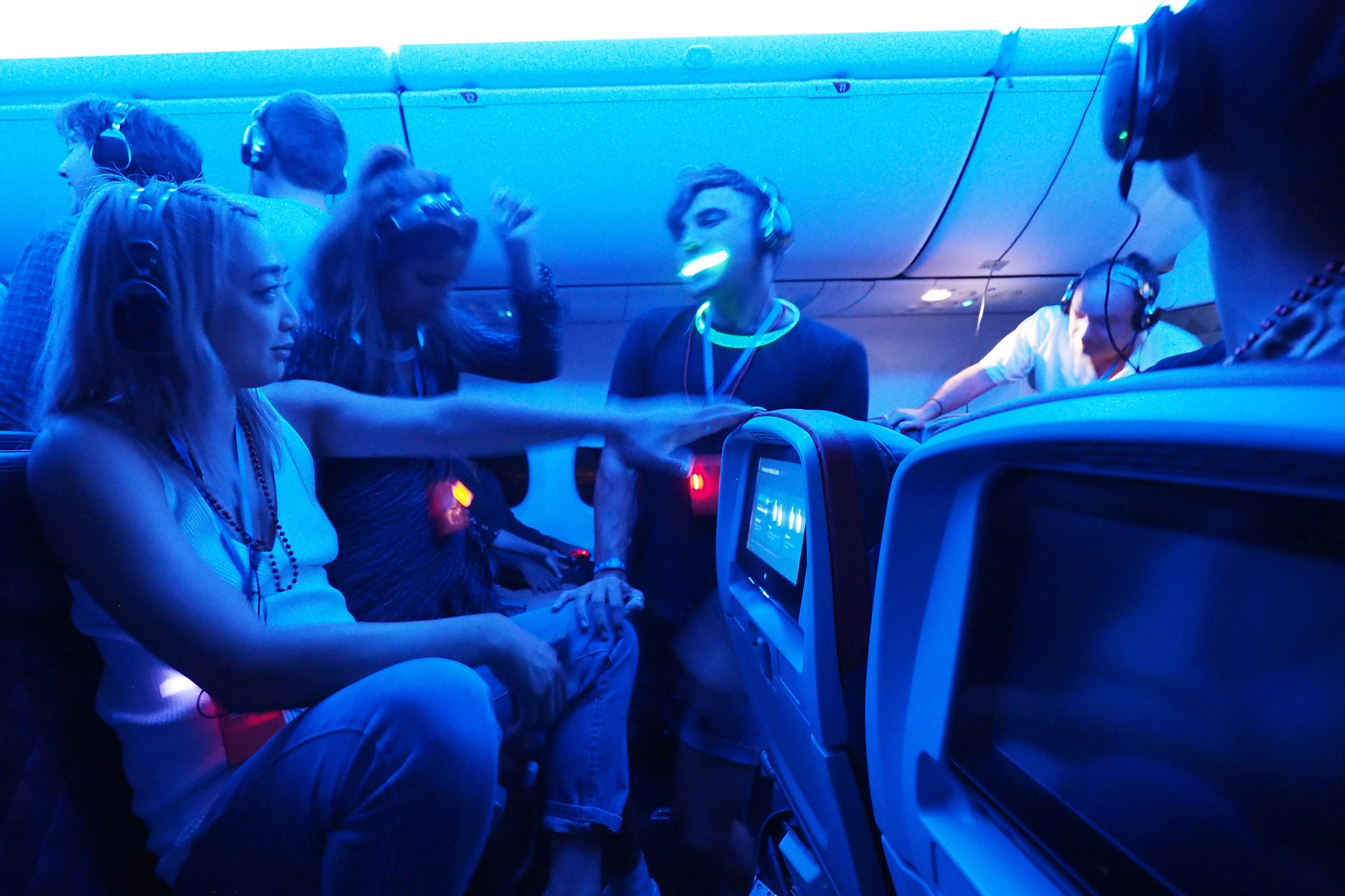 Delta 737-900ER Silent Disco