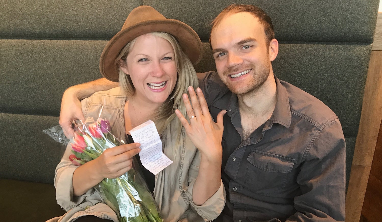 airport-starbucks-proposal-featured