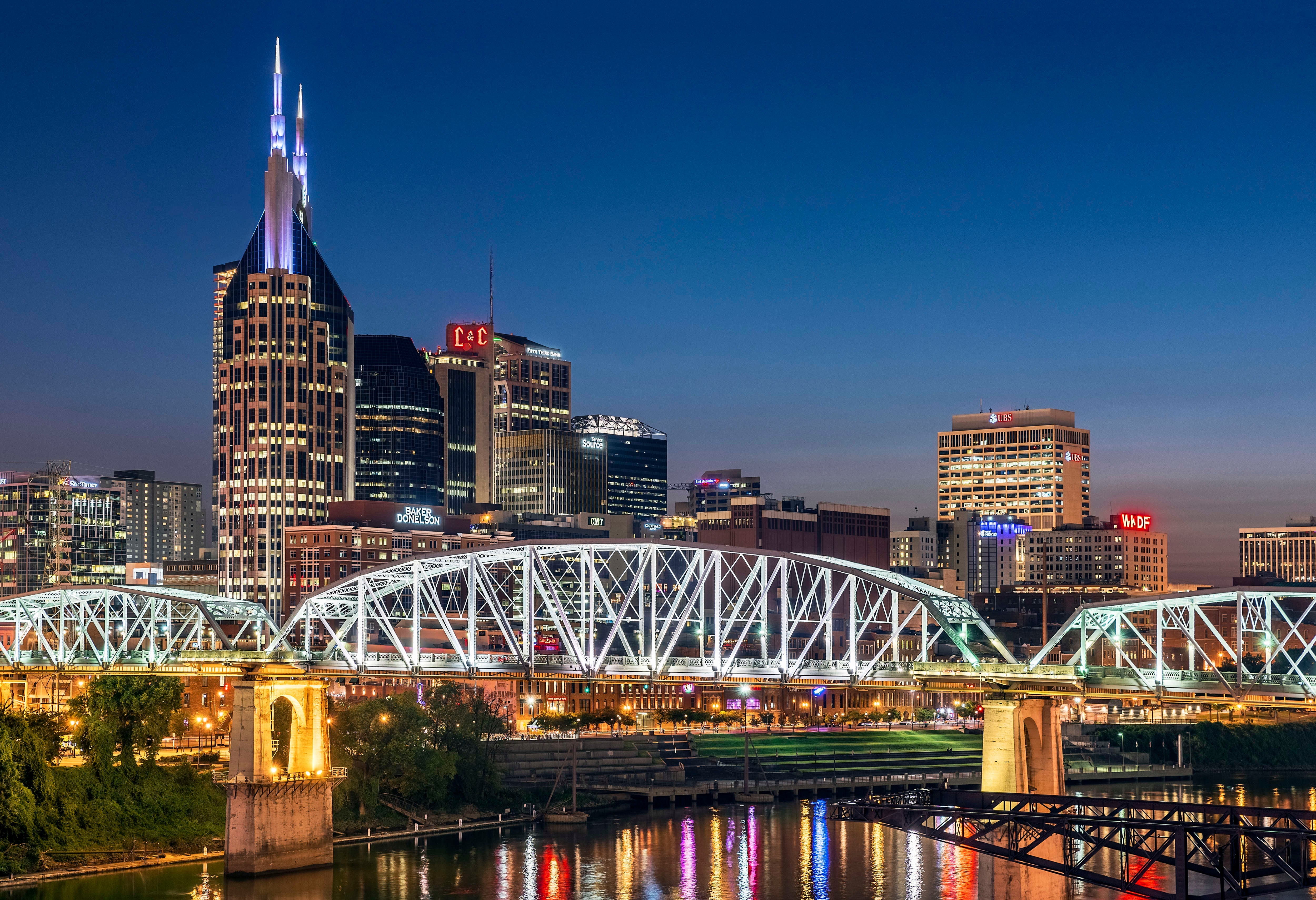 Pedestrian bridge over the Cumberland river and the lights