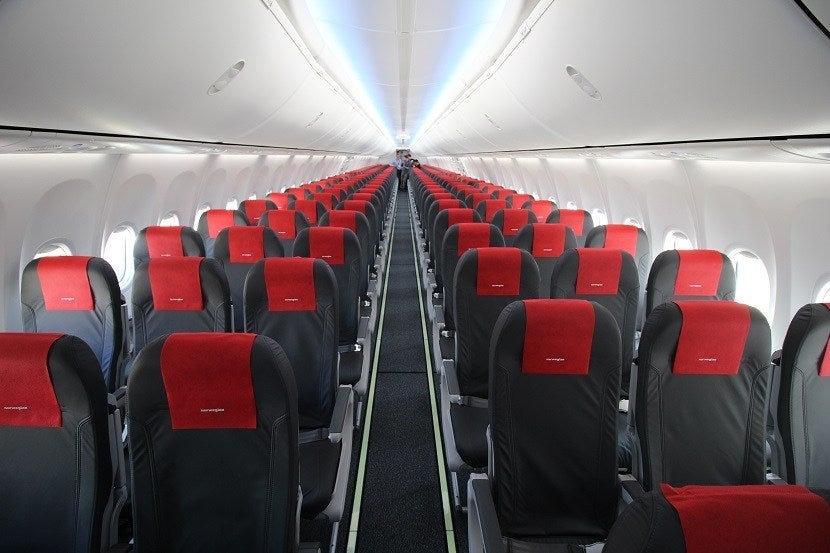 IMG-Norwegian-Air-Boeing-737-MAX-8-cabin