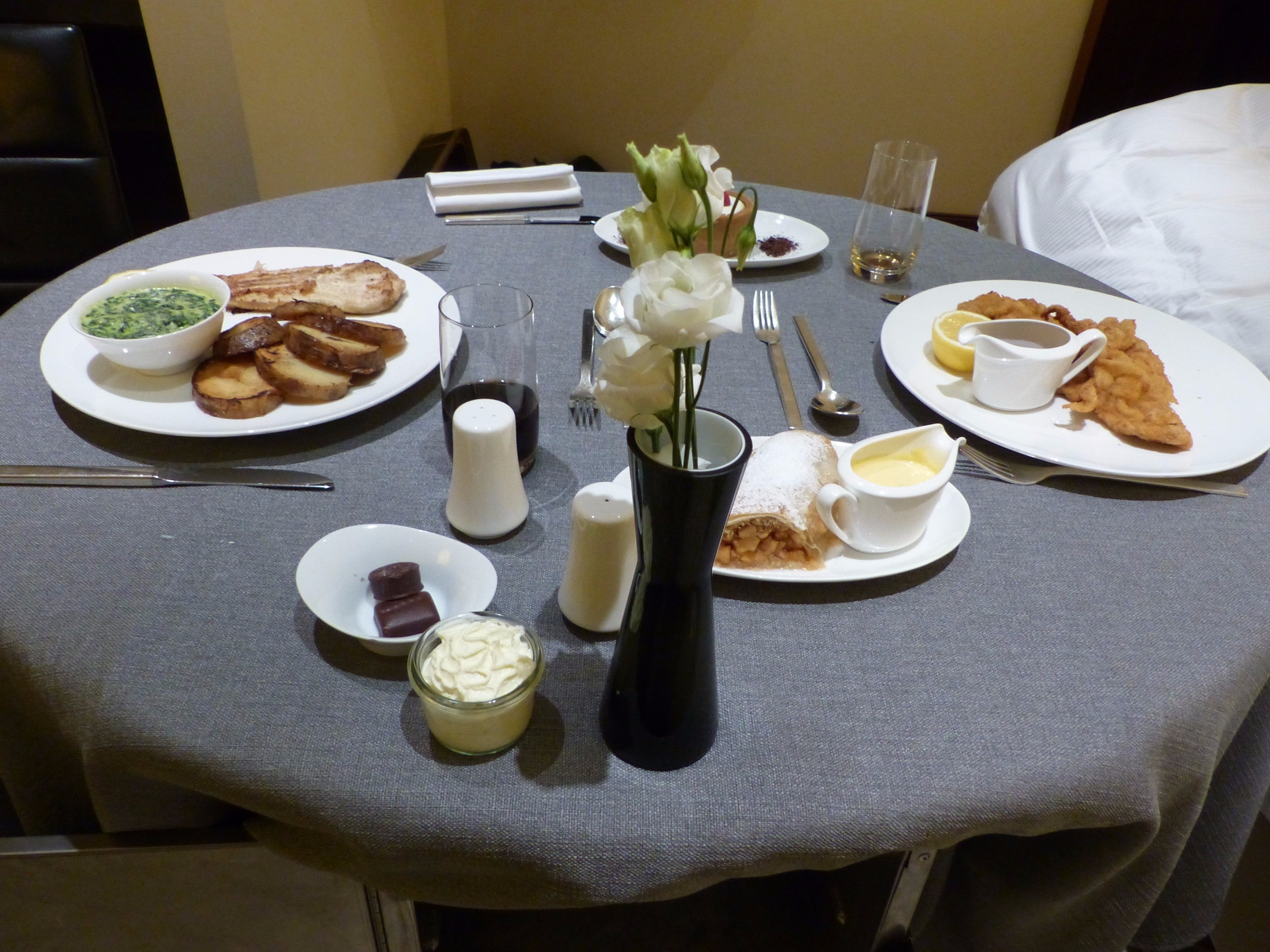 IMG-Vienna-Ritz-room-service-2