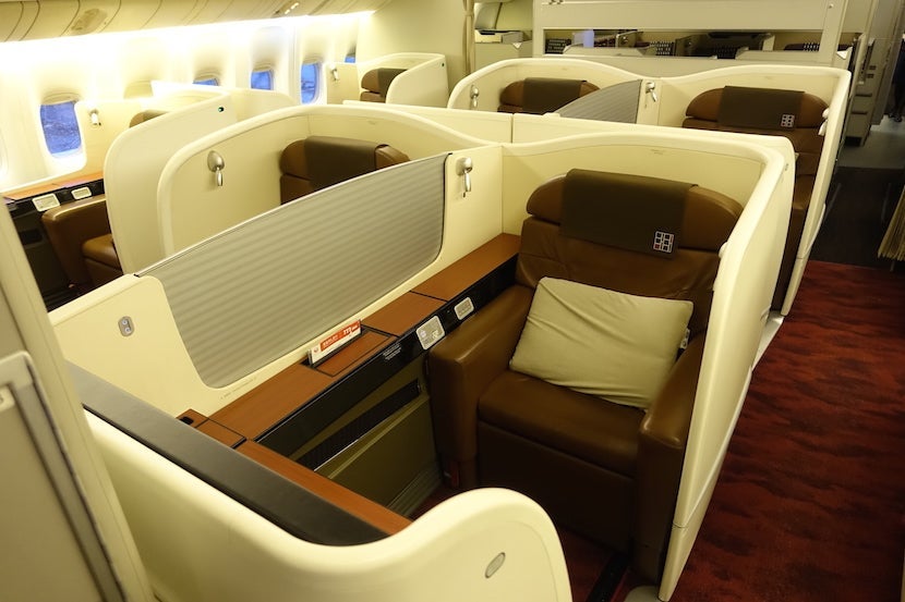 JAL first class cabin good balance