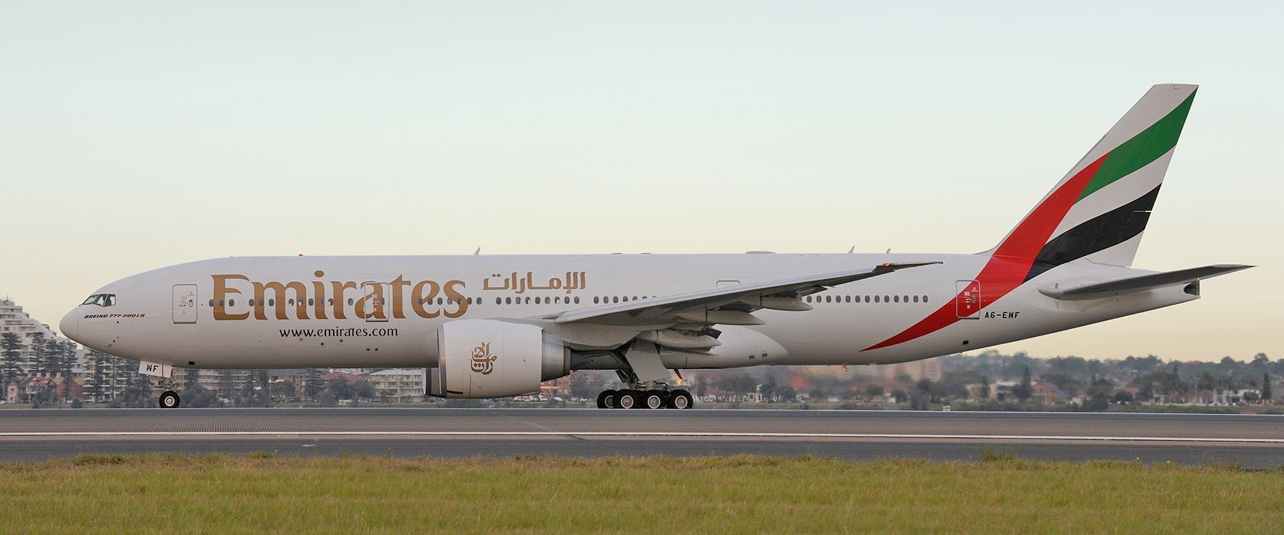 Emirates Boeing 777 departs Sydney International Airport