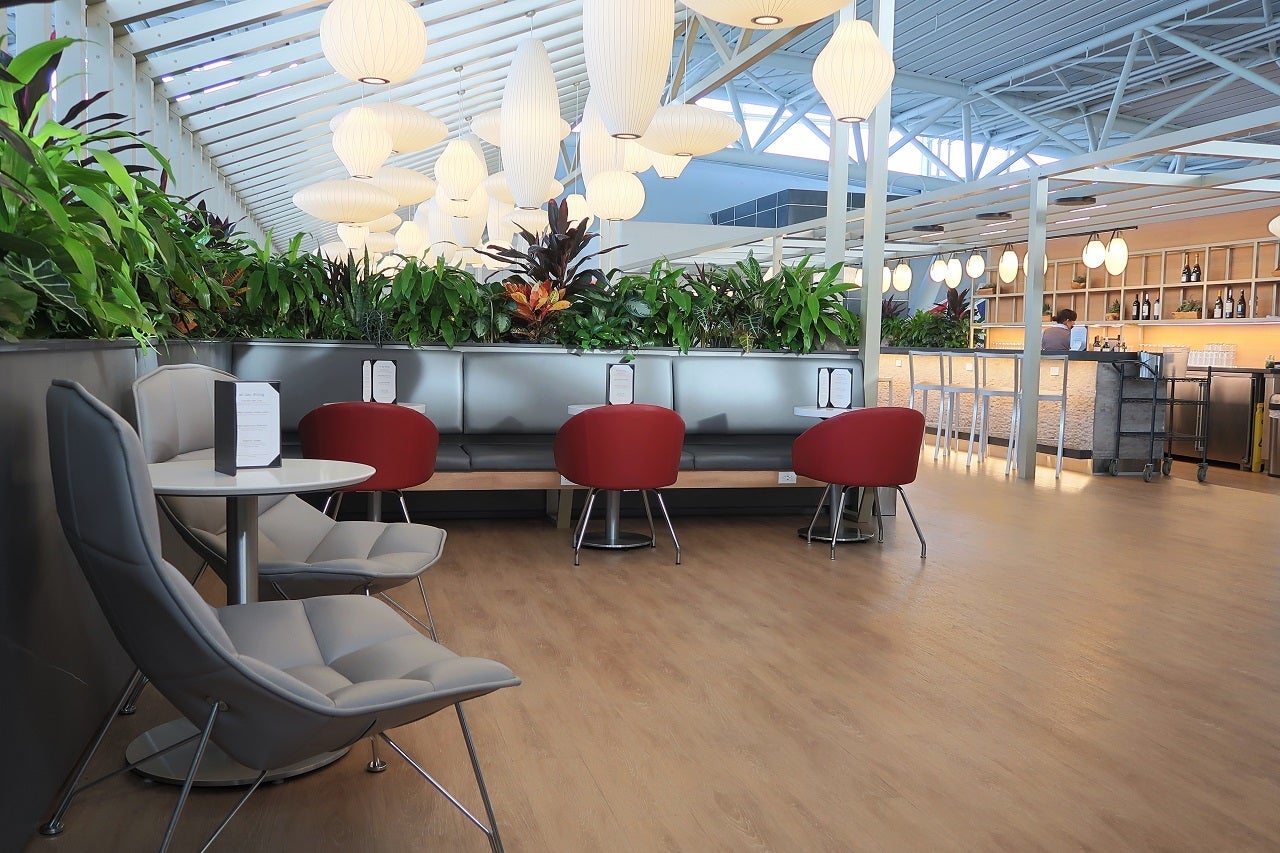 AA JFK Flagship Lounge terrace