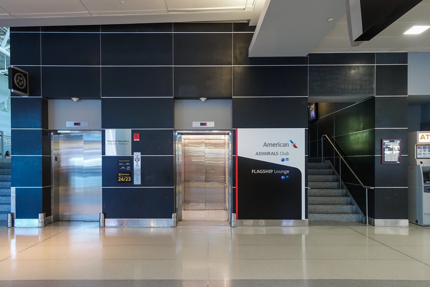 AA-flagship-lounge-05112