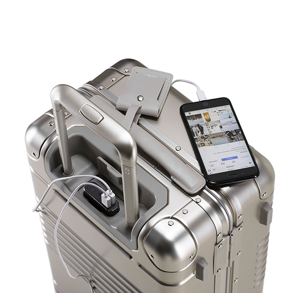 C11-ARLO-SKYE-Luxury-Carry-On-Luggage-Champagne-Charging-View