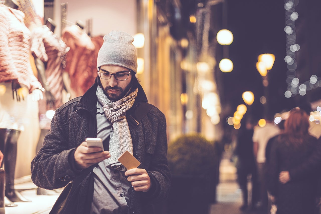 holiday-shopping-extra-points-credit-getty