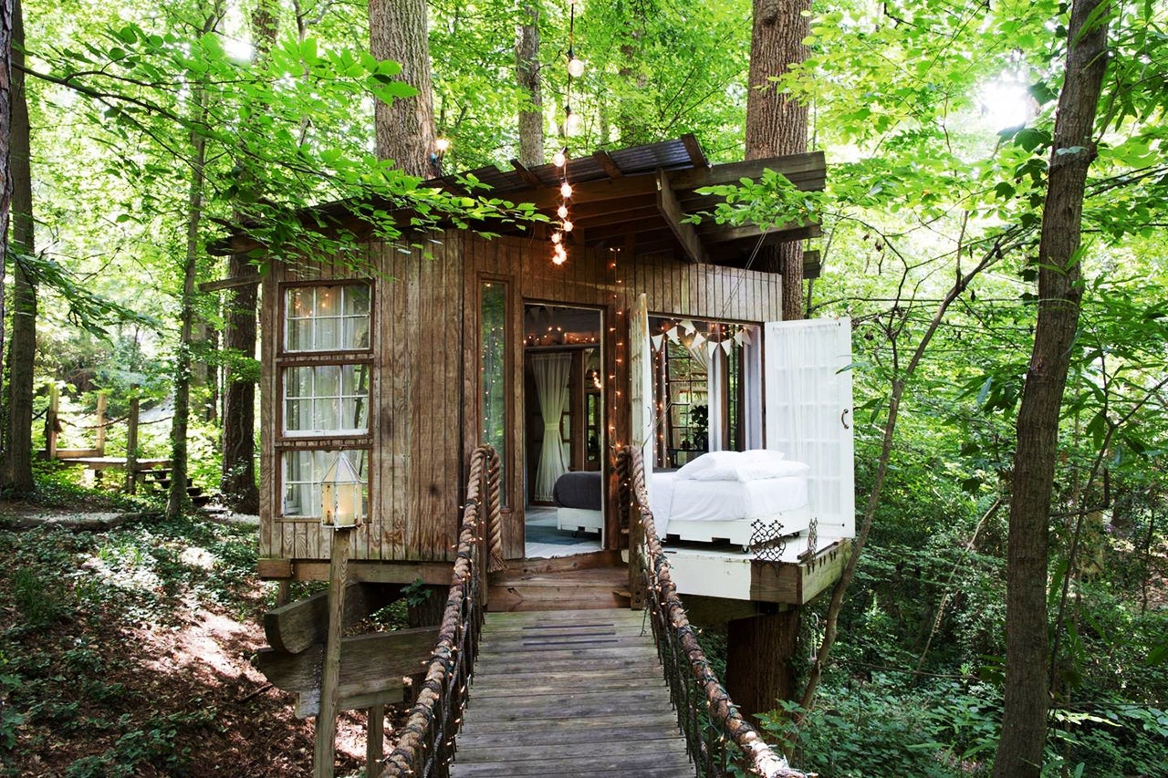 secluded-tree-house-airbnb