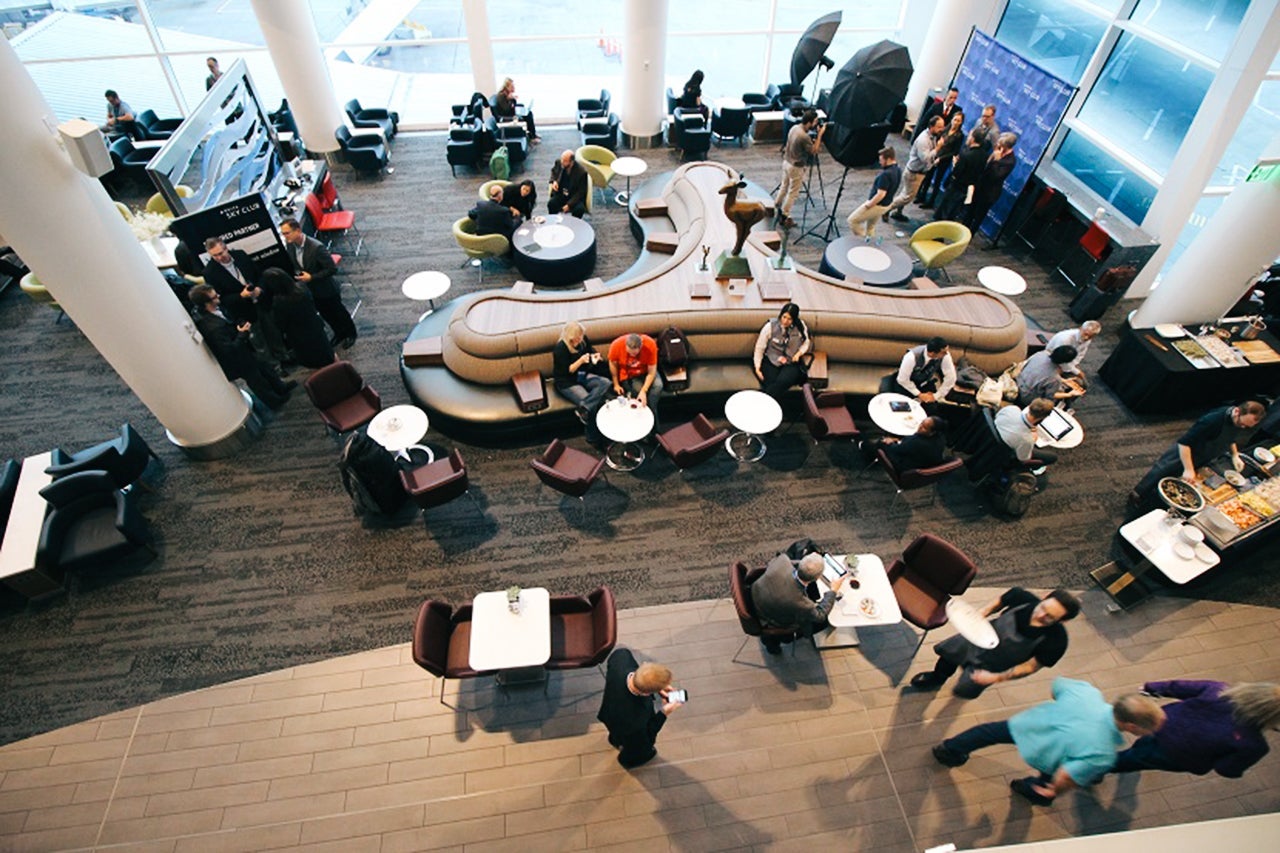 Delta-Sky-Club-Seattle-Seating-Centerpiece-Overhead
