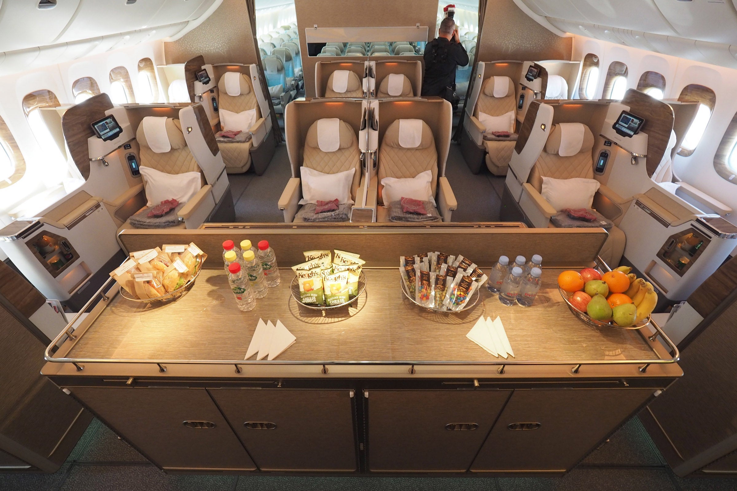 Emirates 777-200LR Tour Business