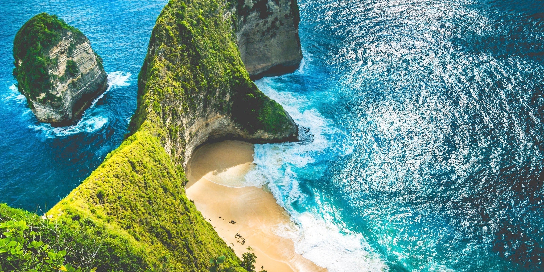Manta Bay or Kelingking Beach on Nusa Penida Island, Bali