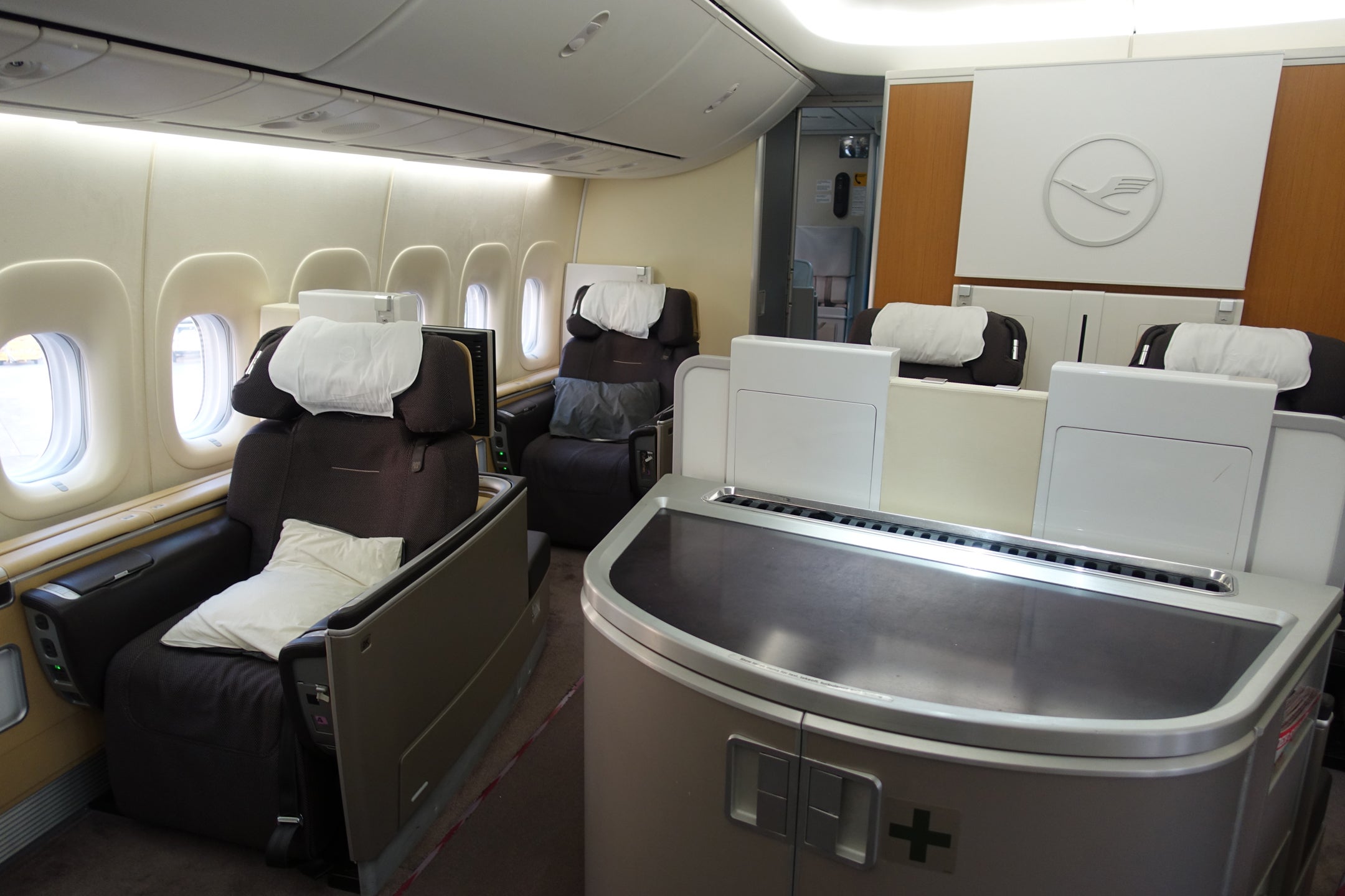 Lufthansa_First_Class_Cabin