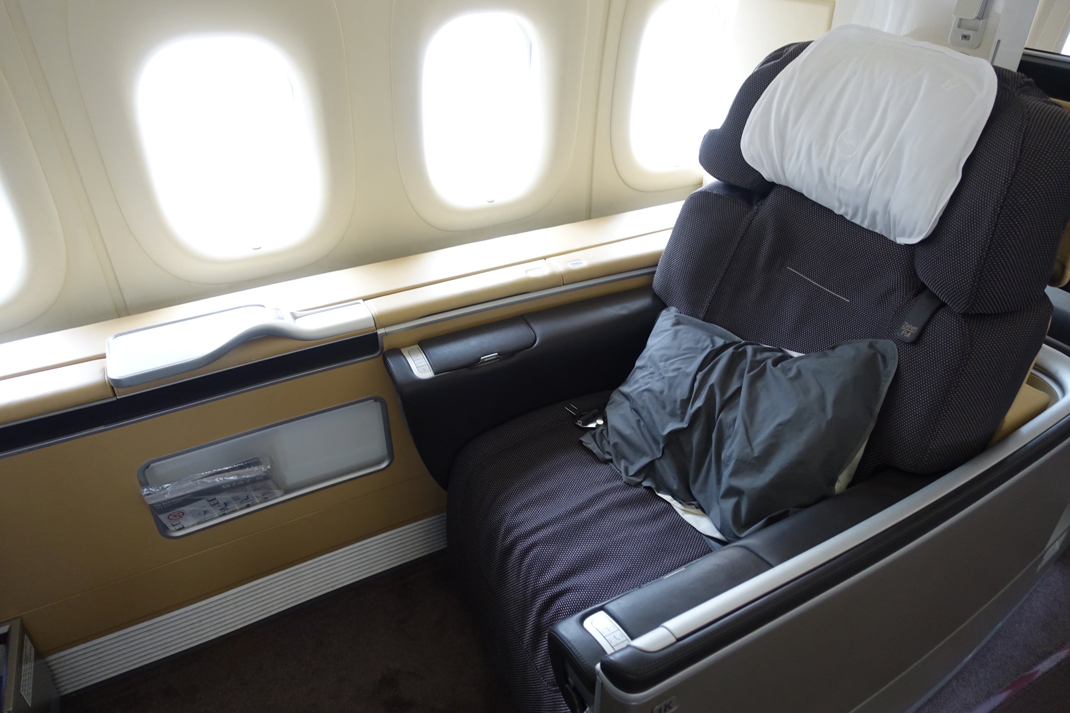 Lufthansa_First_Class_Seat