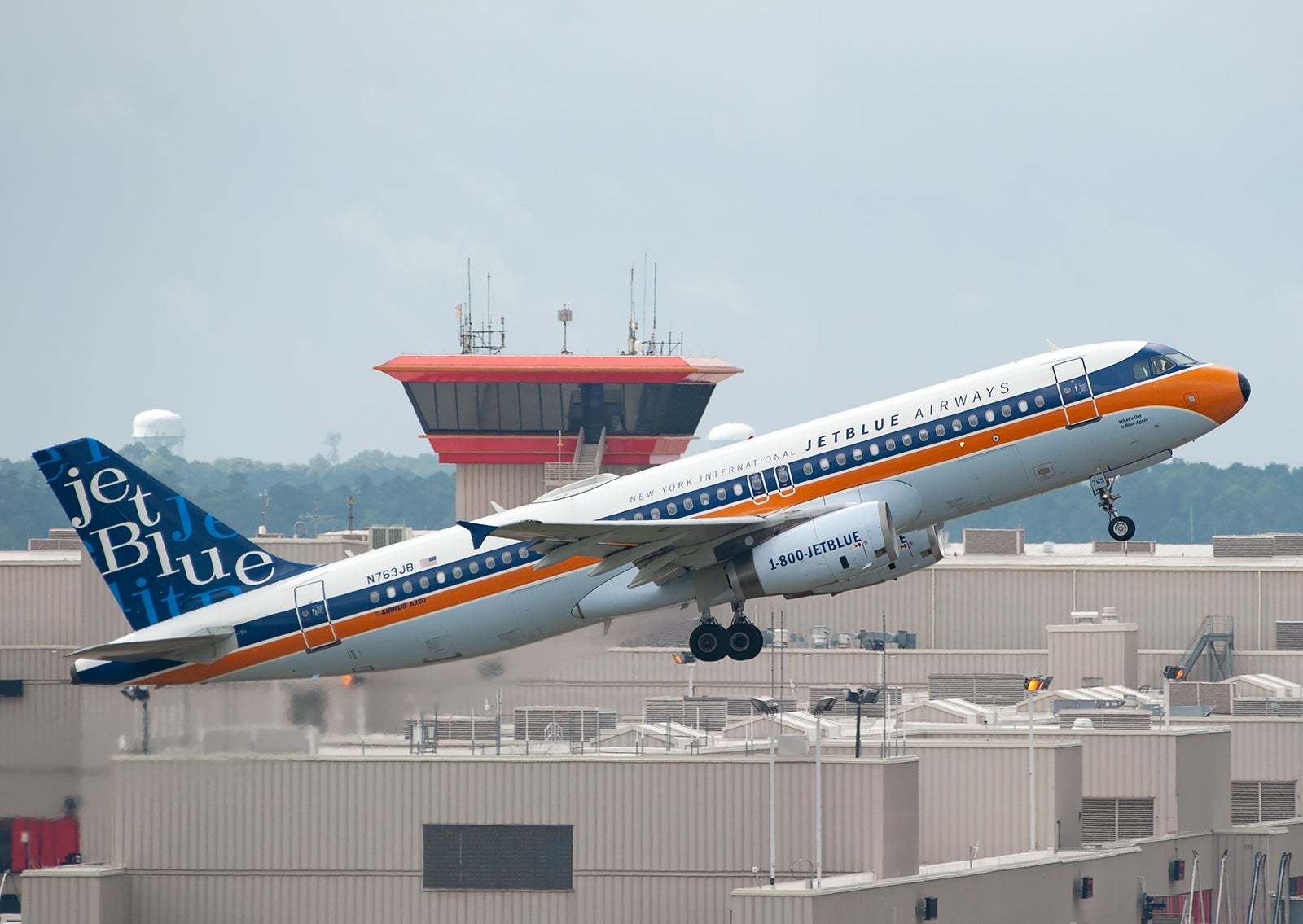 A JetBlue Airbus A320 at the Atlanta airport