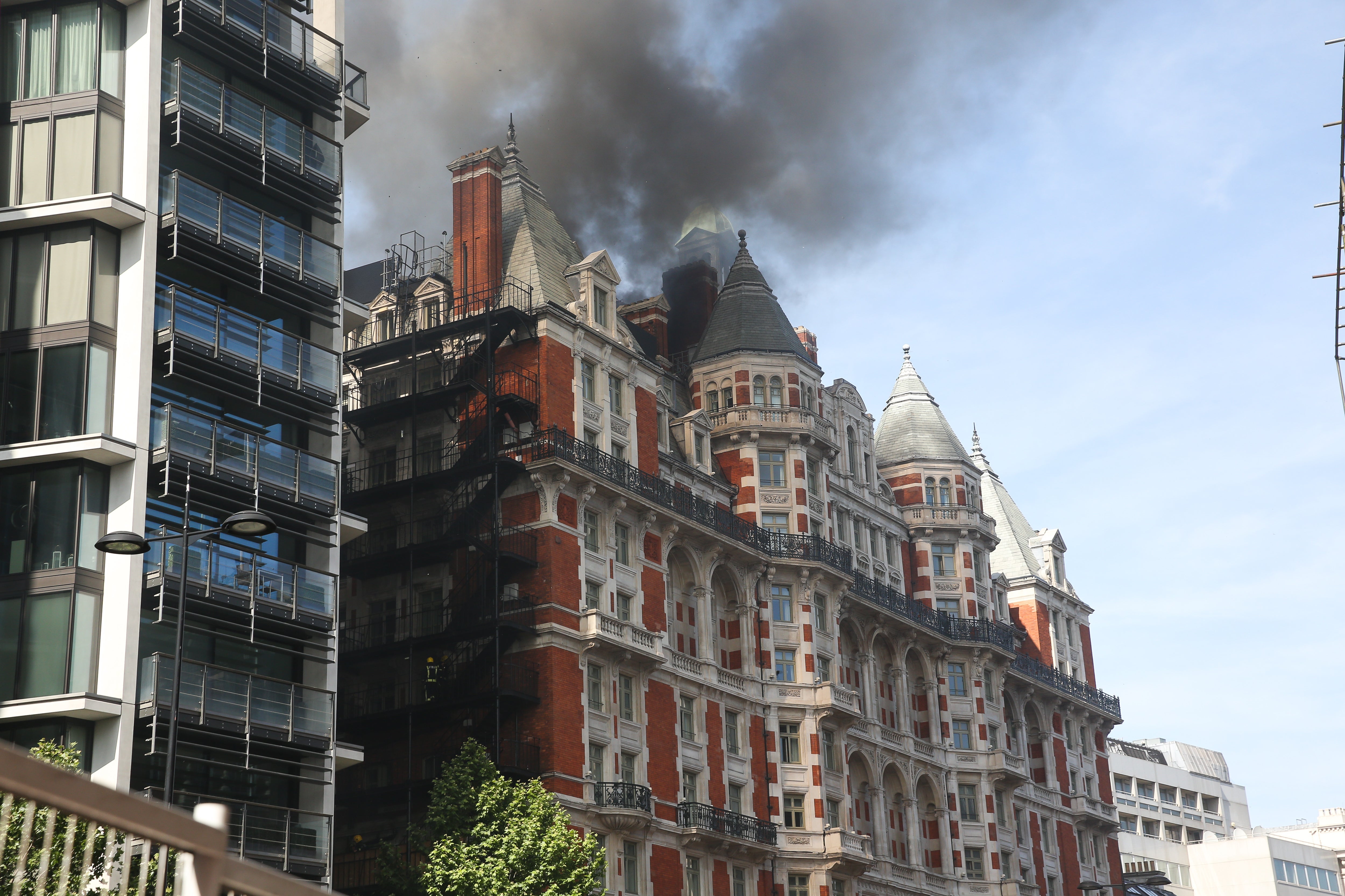 Mandarin Oriental Hotel On Fire In Central London