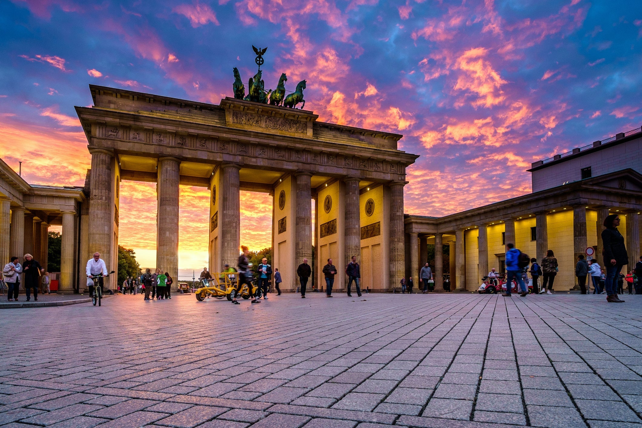 BERLIN, GERMANY - SEPTEMBER 23, 2015: Famous Brandenburger Tor (Porta di Brandeburgo), Germany