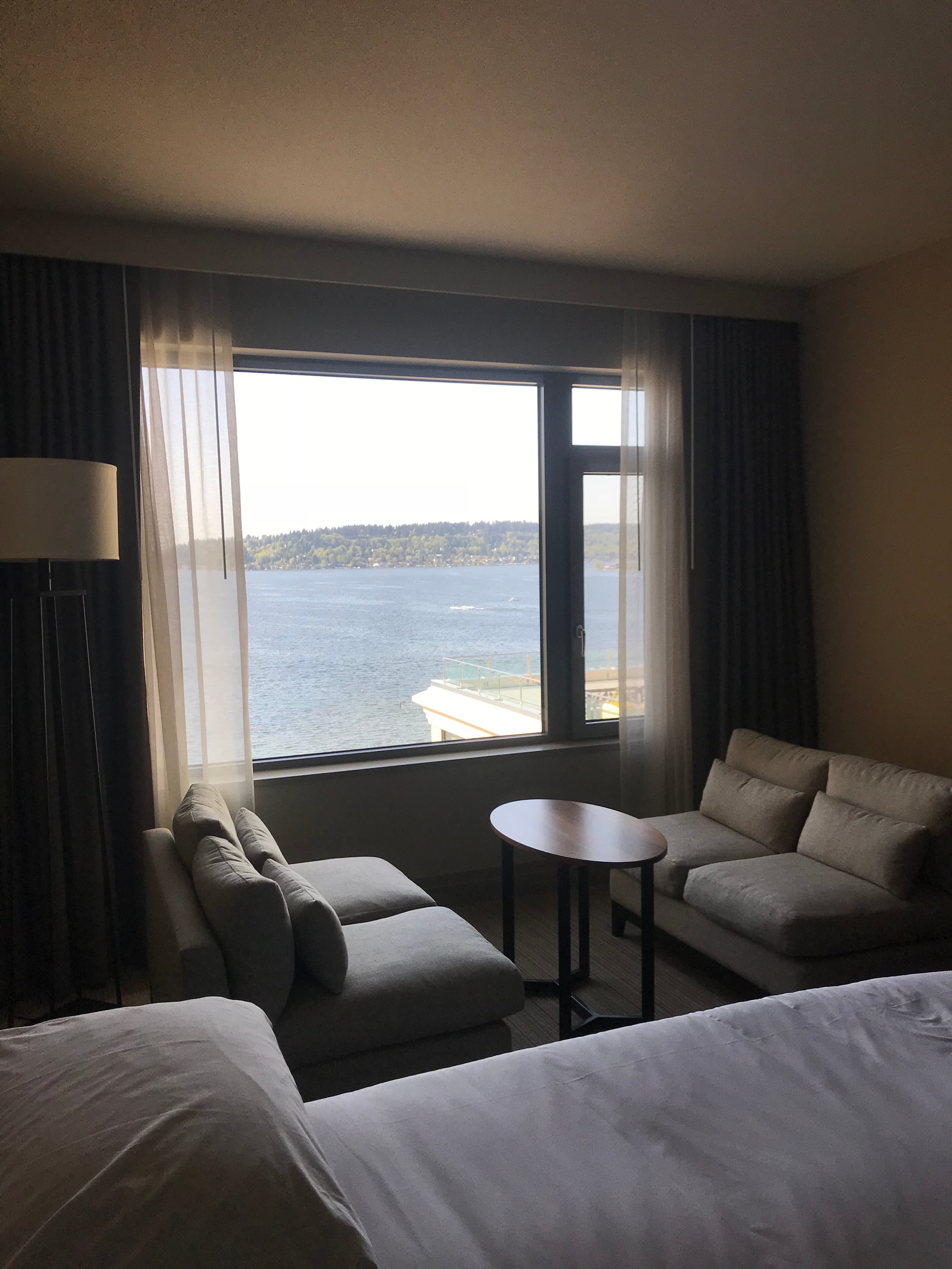 Hyatt-Regency-Lake-Washington-Sitting-Area