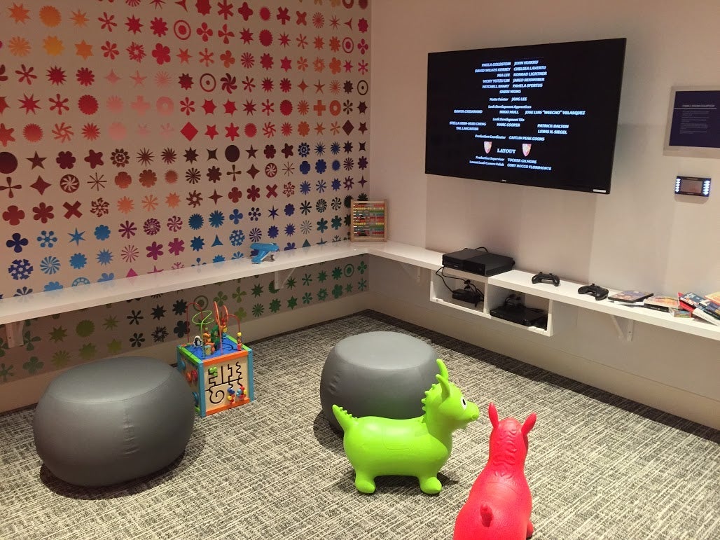 SFO-Centurion-Lounge-Family-Room-TV