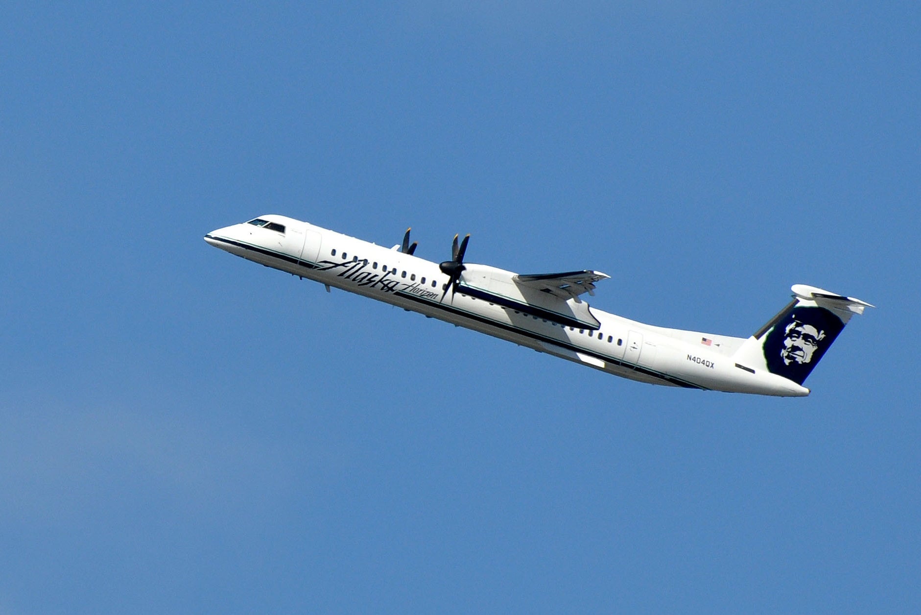 IMG-Horizon_Air,_Dash_8-Q400,_N404QX_-_SEA_(19010149314)