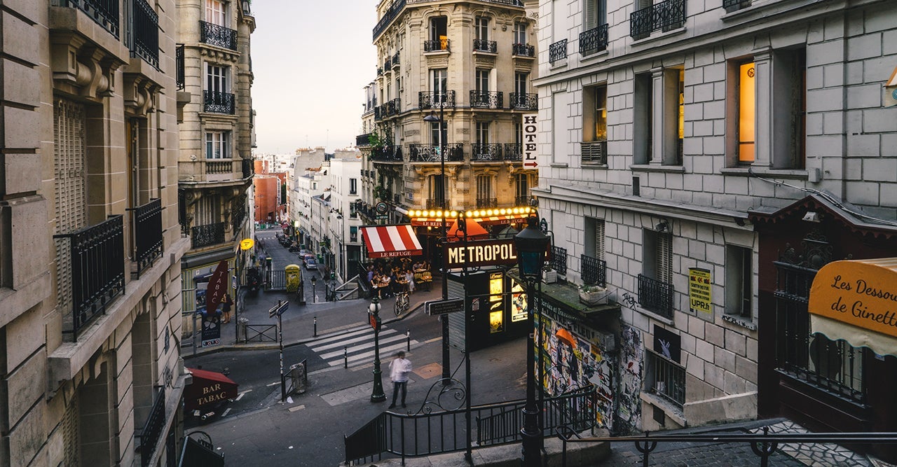 paris street metro station