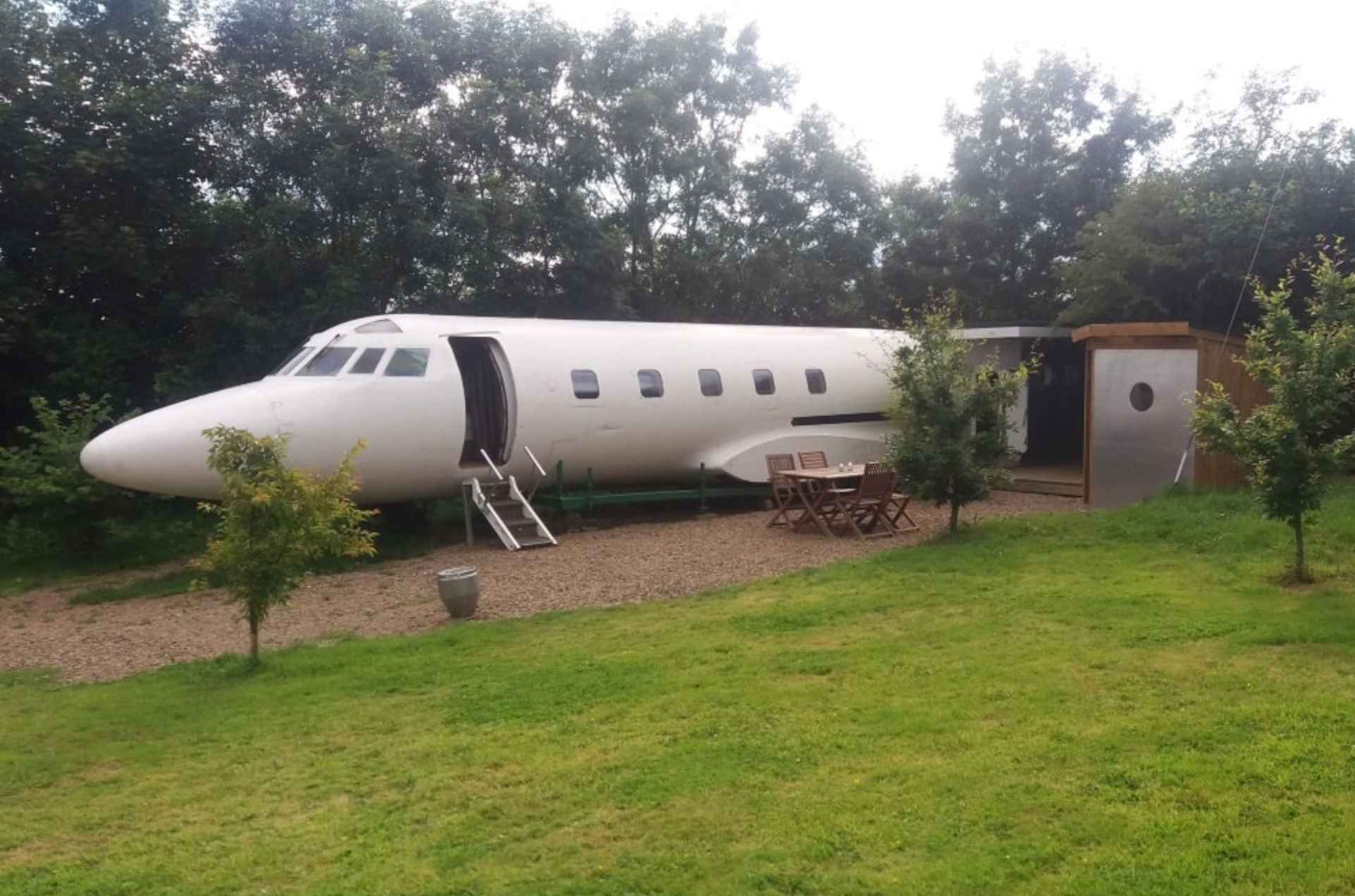 Apple Camping Lockheed Jetstar