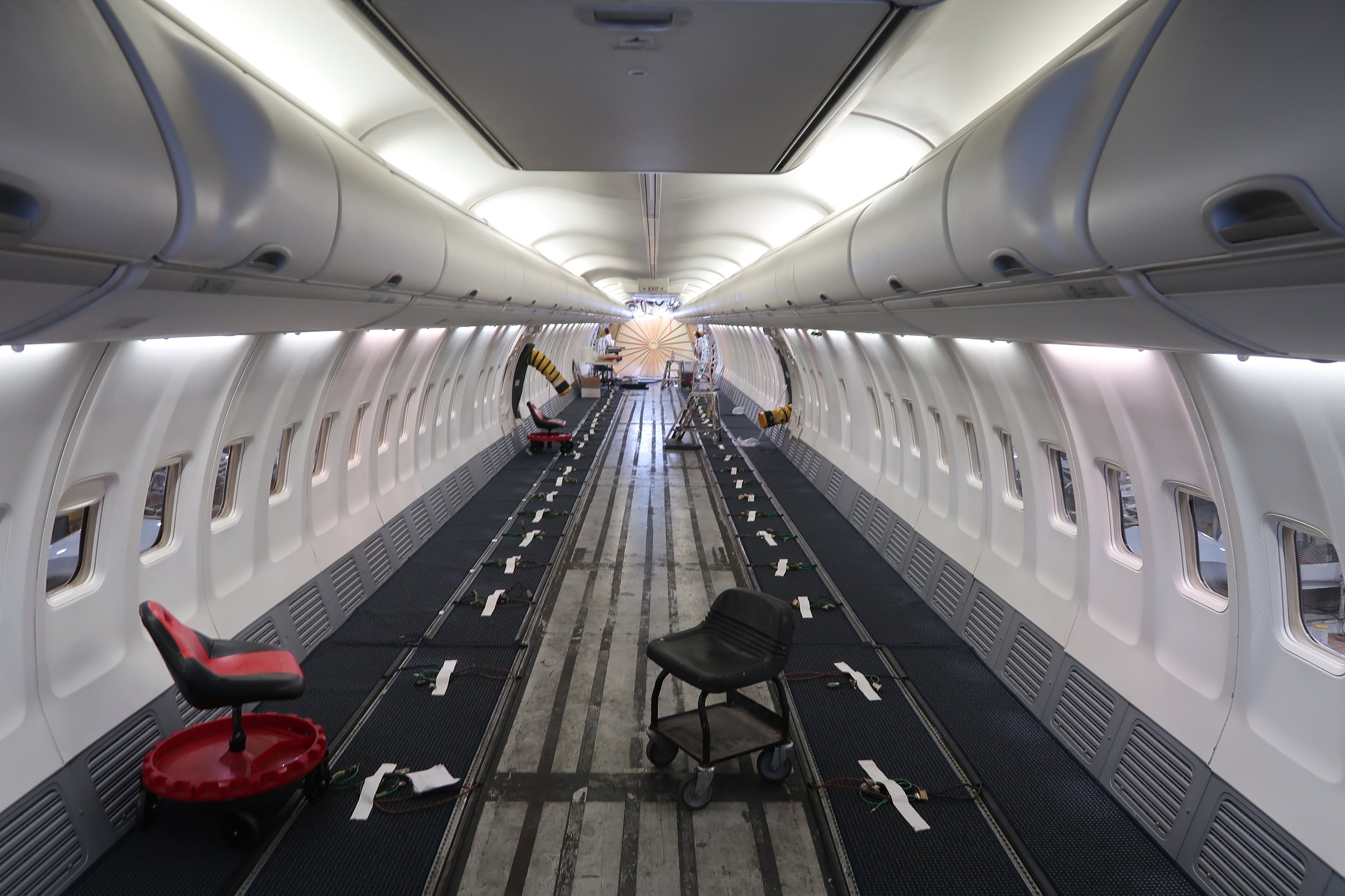 aa-tulsa-tech-ops-new-looking-plane