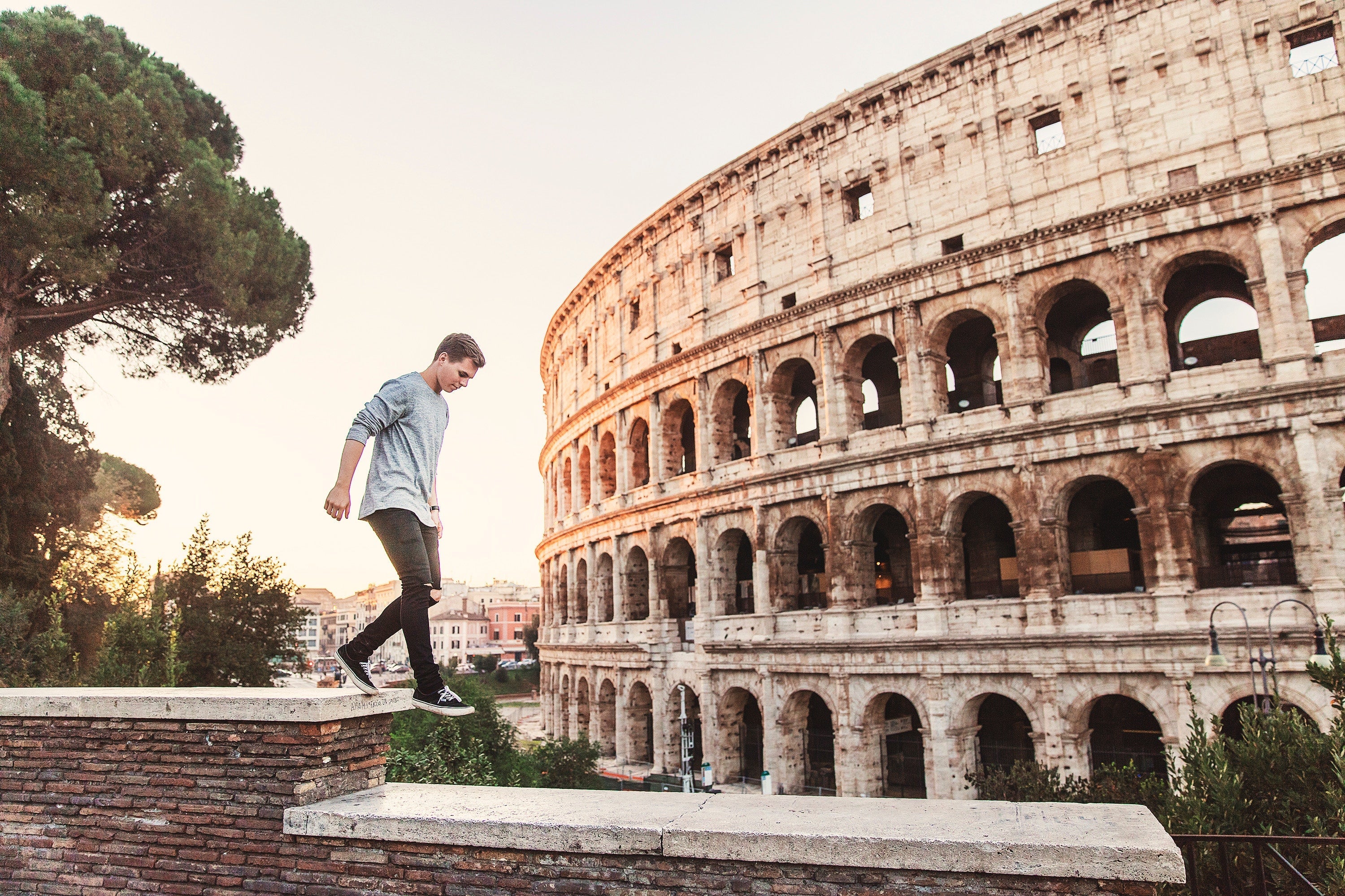 rome. image courtesy of Joshua Earle / unsplash