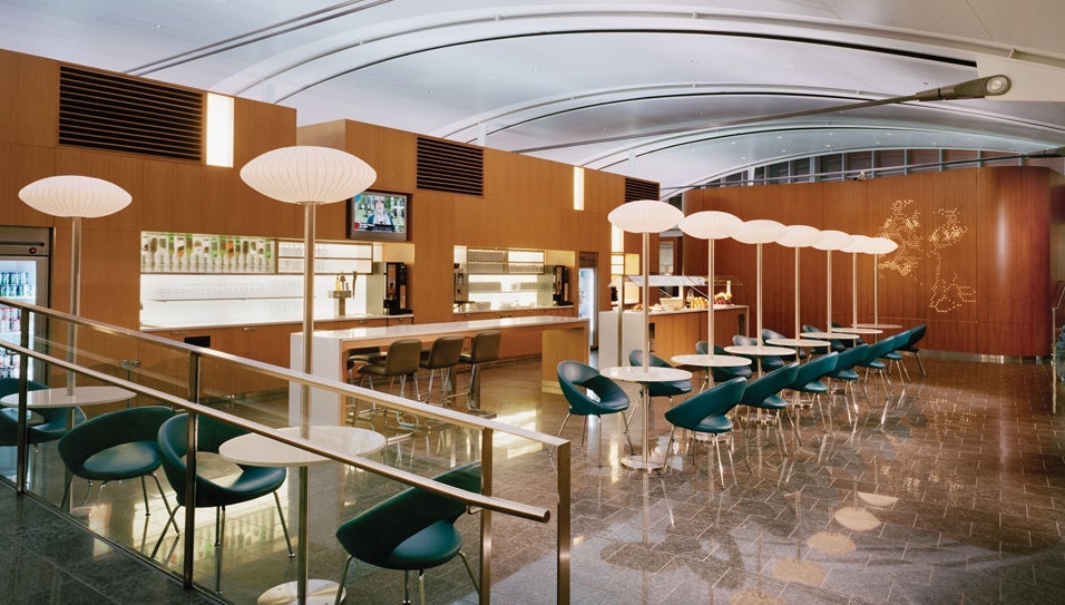 maple leaf lounge lga