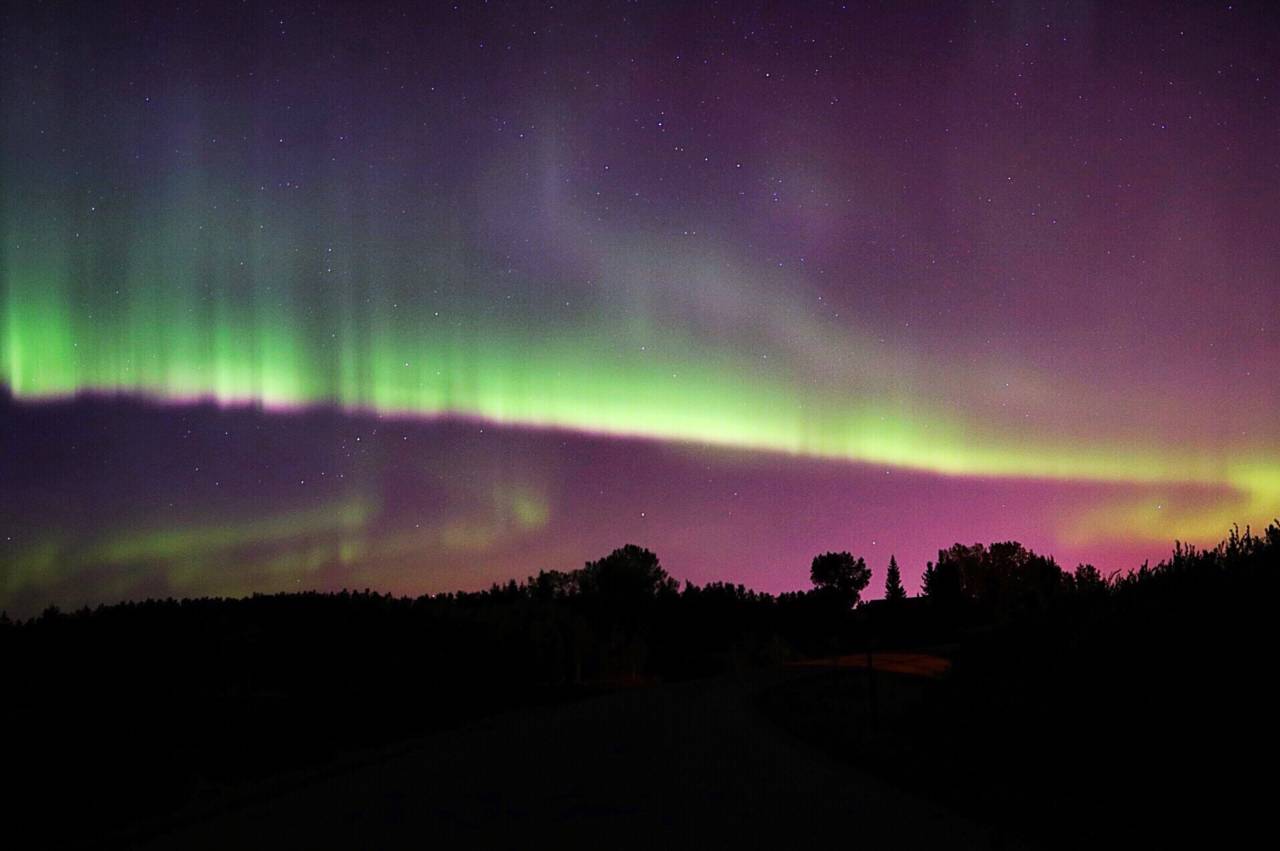 northern-lights-calgary-alberta-canada_t20_XQlQ16