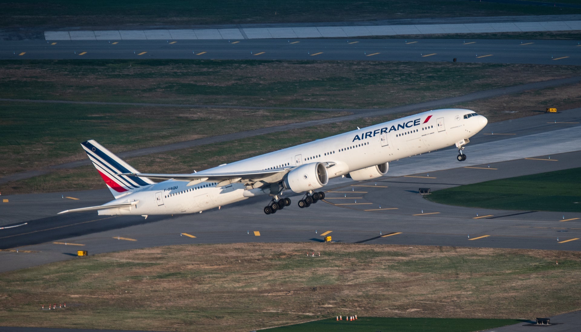 Air France 777-300ER takeoff JFK