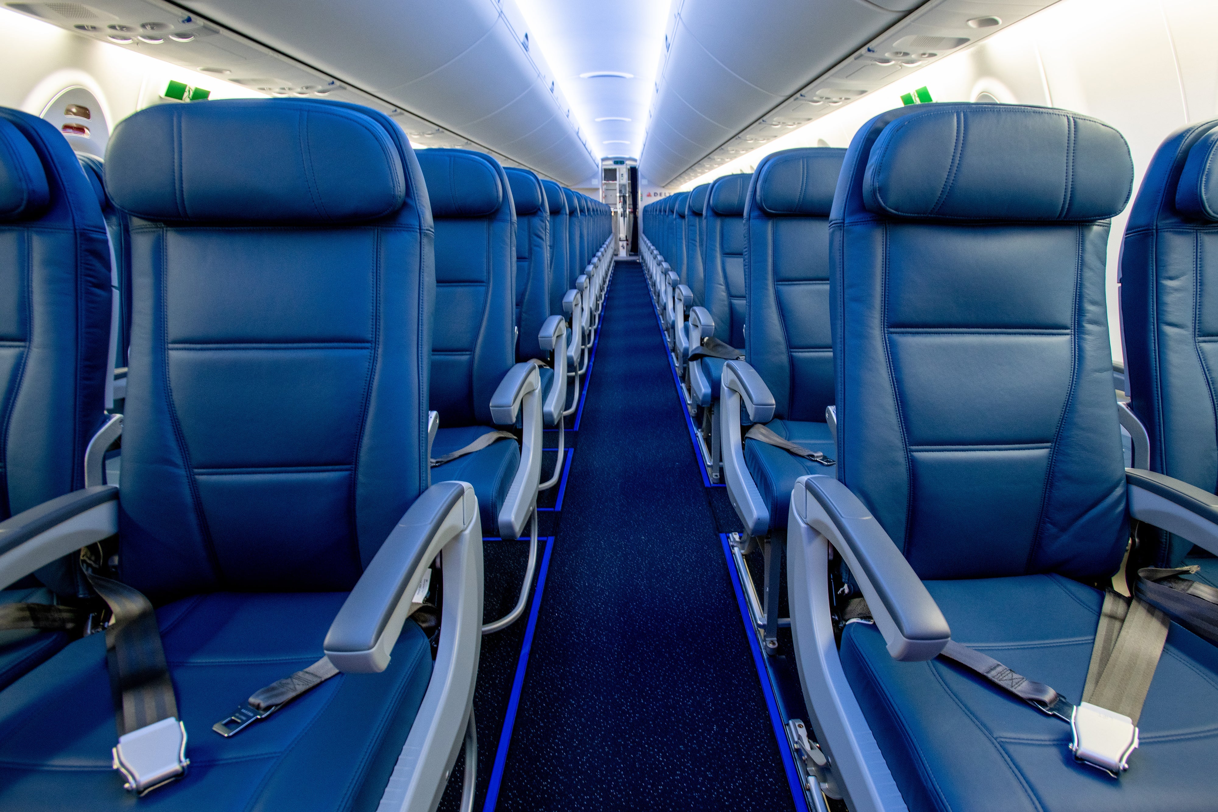 Delta-First-Airbus-A220-Cabin-Interior-Photos-831