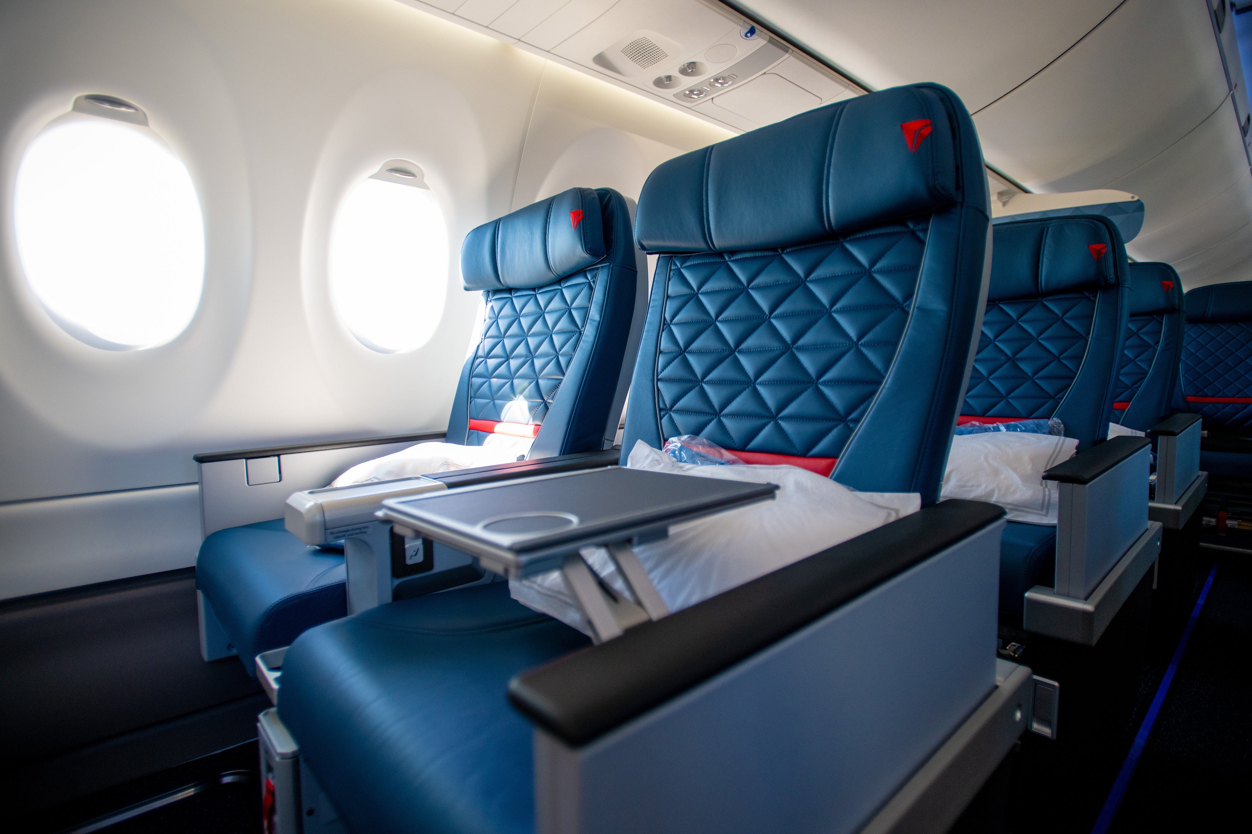 Delta-First-Airbus-A220-Cabin-Interior-Photos-919