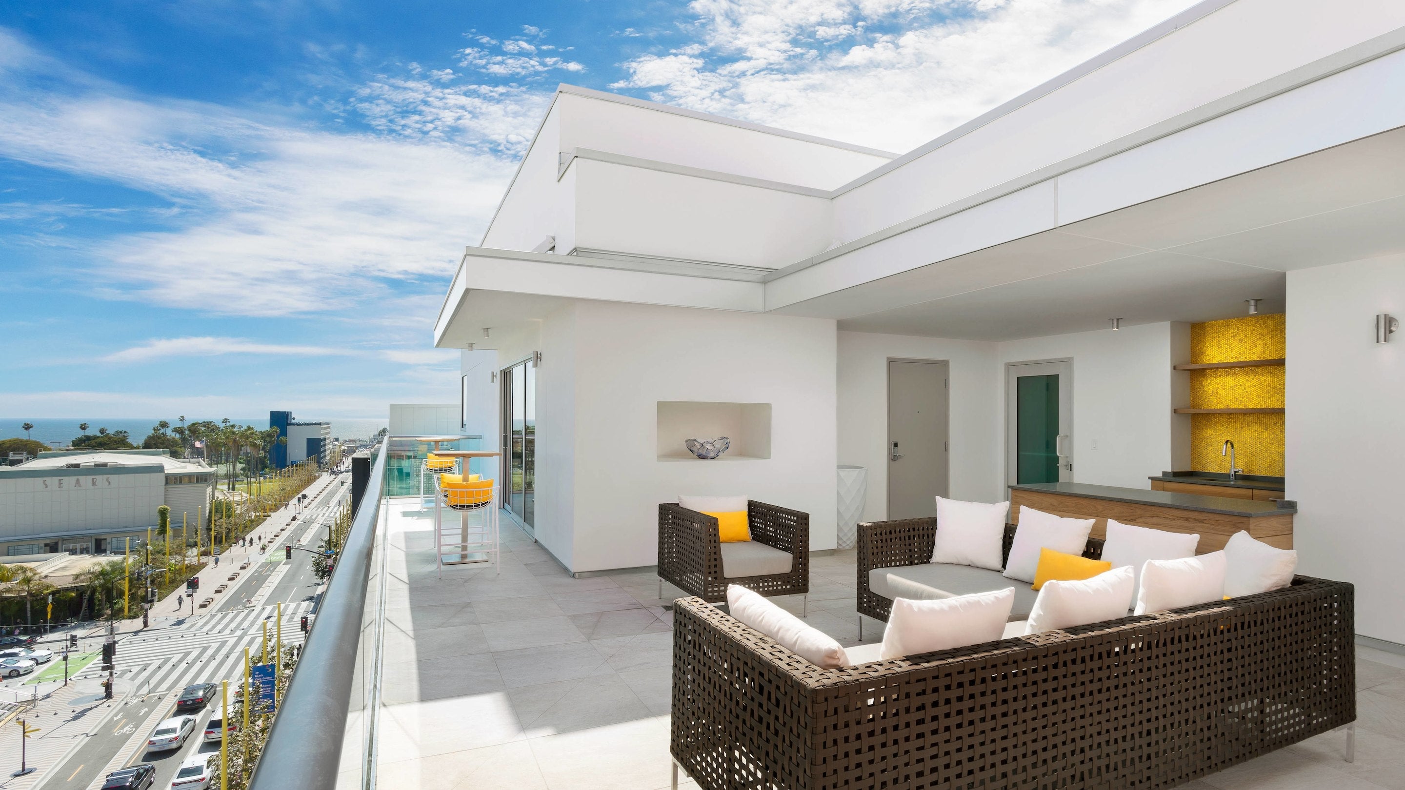 laxmo-suite-0056-hor-wide