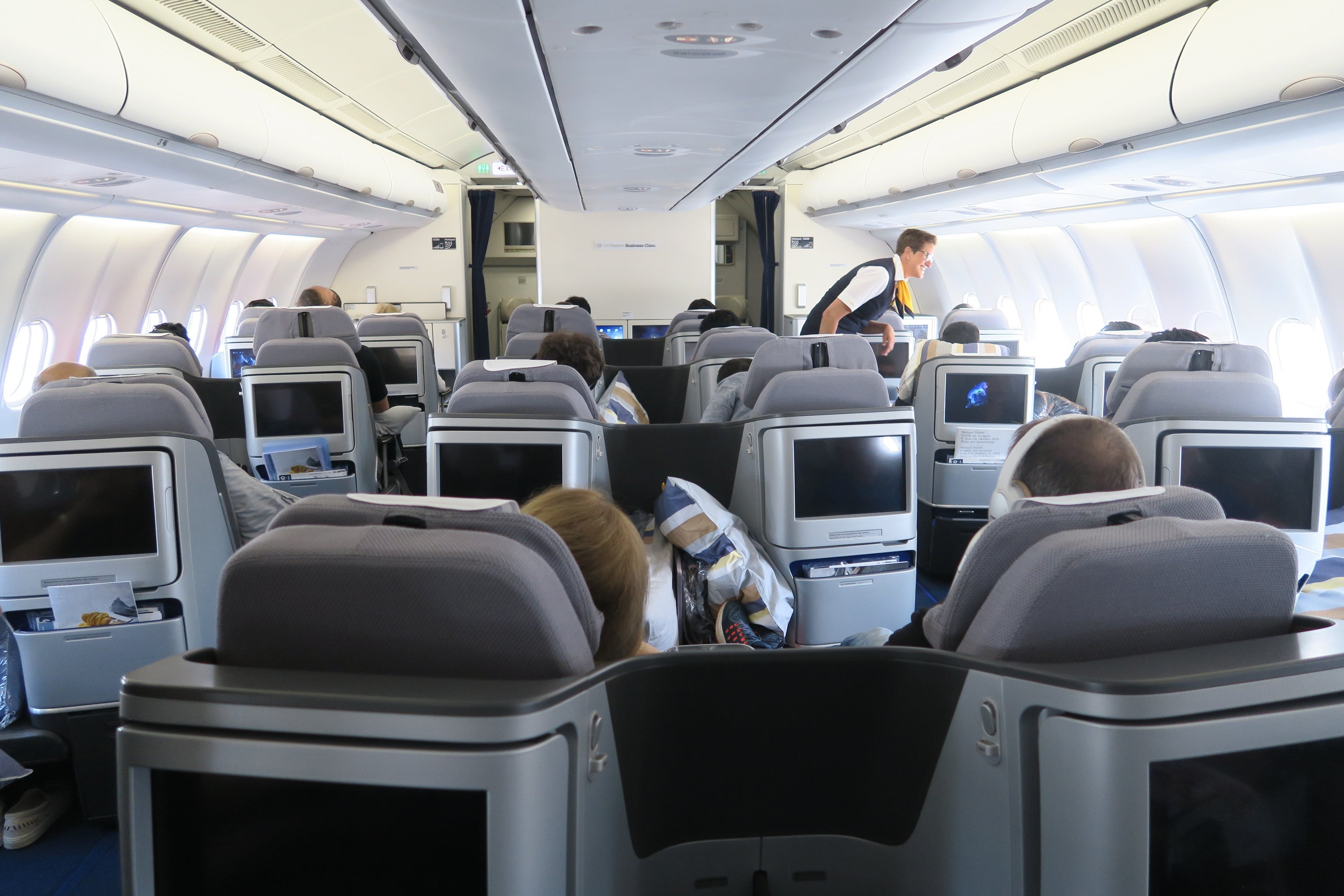 lufthansa-business-330-300x-cabin