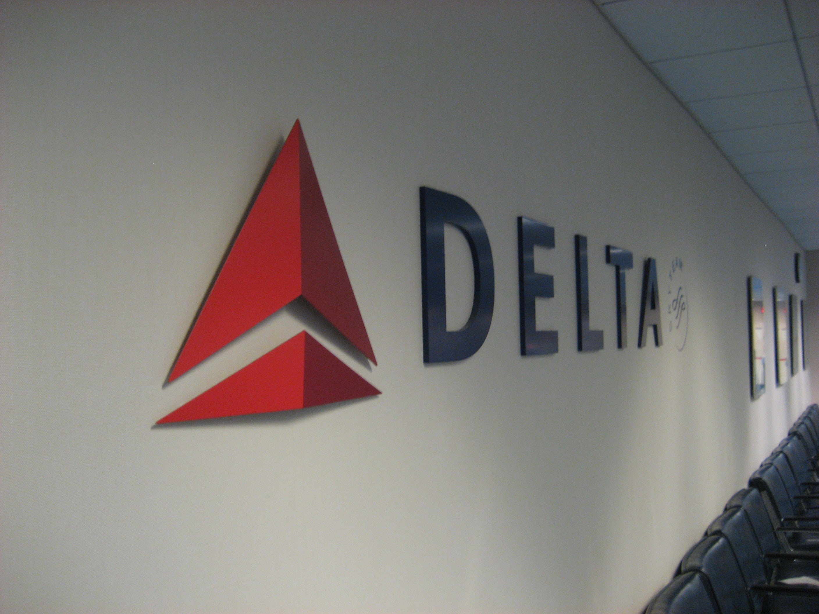 Delta_gate_signage_(3968186548)