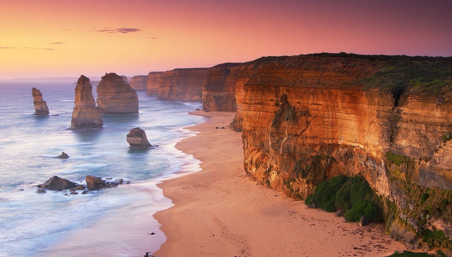 The Twelve Apostles at sunrise (Great Ocean Road)