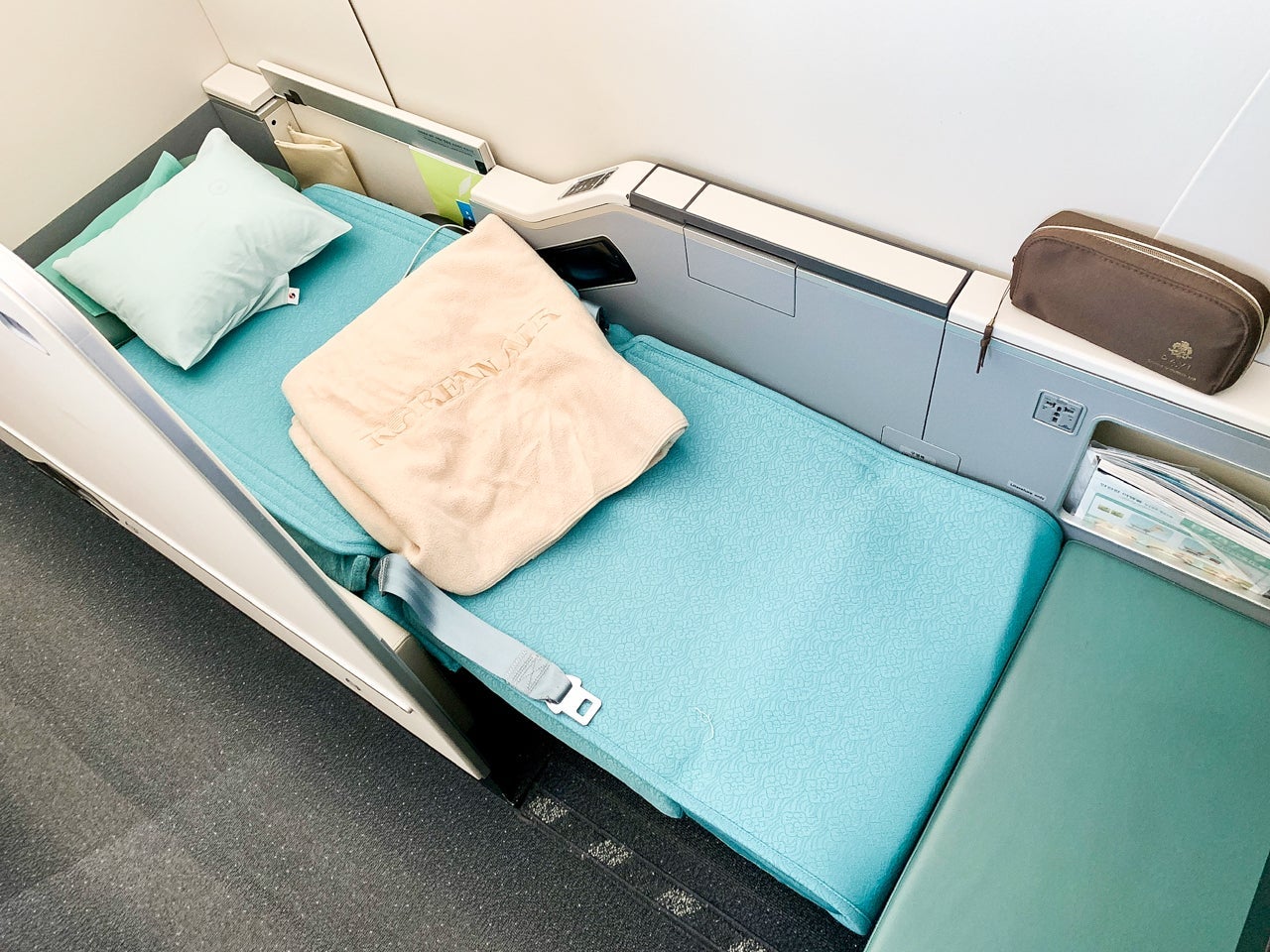 Korean-Air-787-Business-Class-42