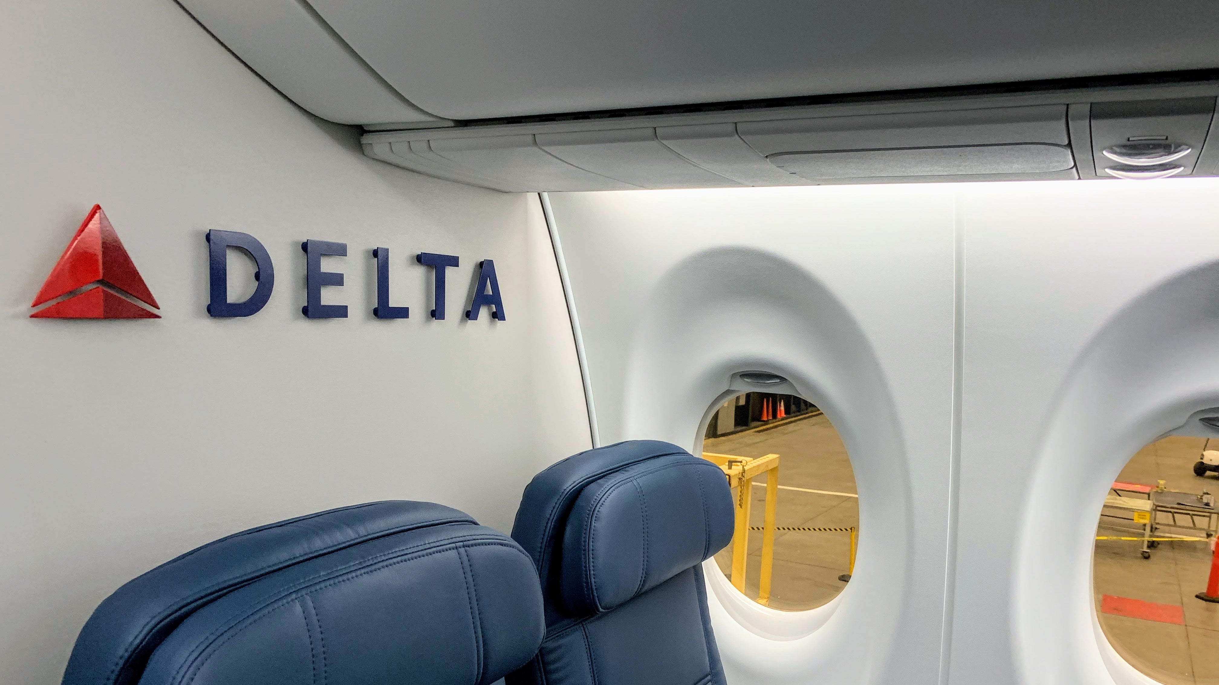 delta-a220-rear-cabin-wall