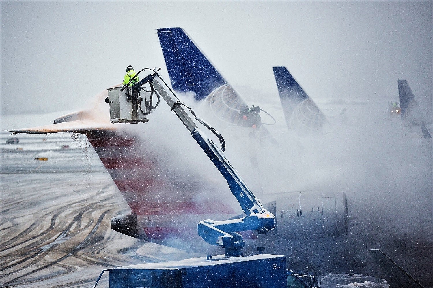 Snow Storm Snarls Air Traffic From Chicago To East Coast