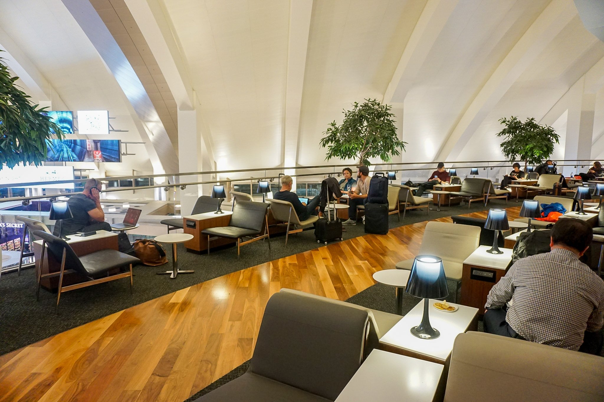Star-Alliance-Lounge-LAX-2-of-25