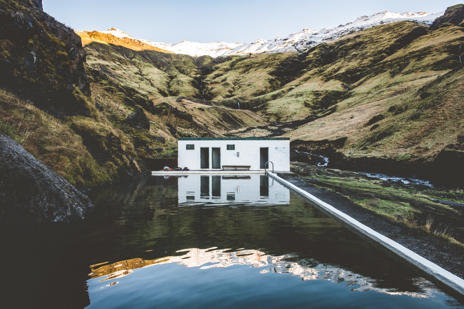iceland hot springs feature_shutterstock_362818547