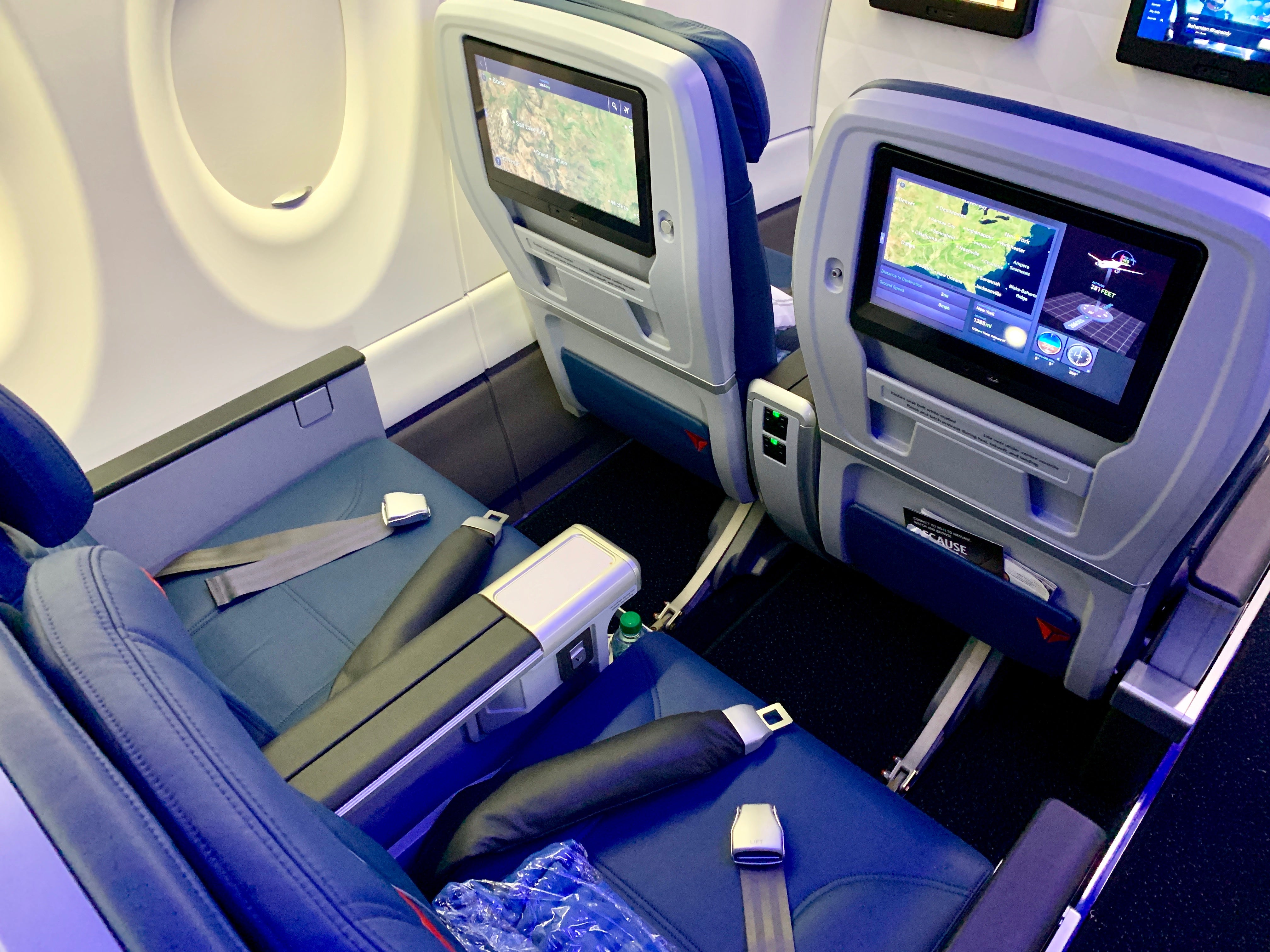 delta a220 lga first class