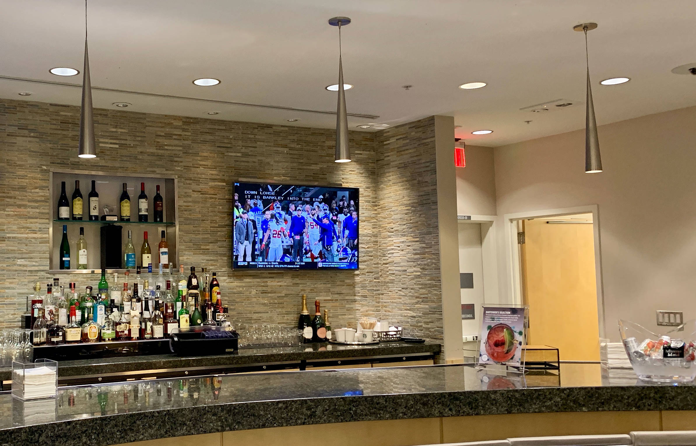 delta-sky-club-rdu-airport-bar