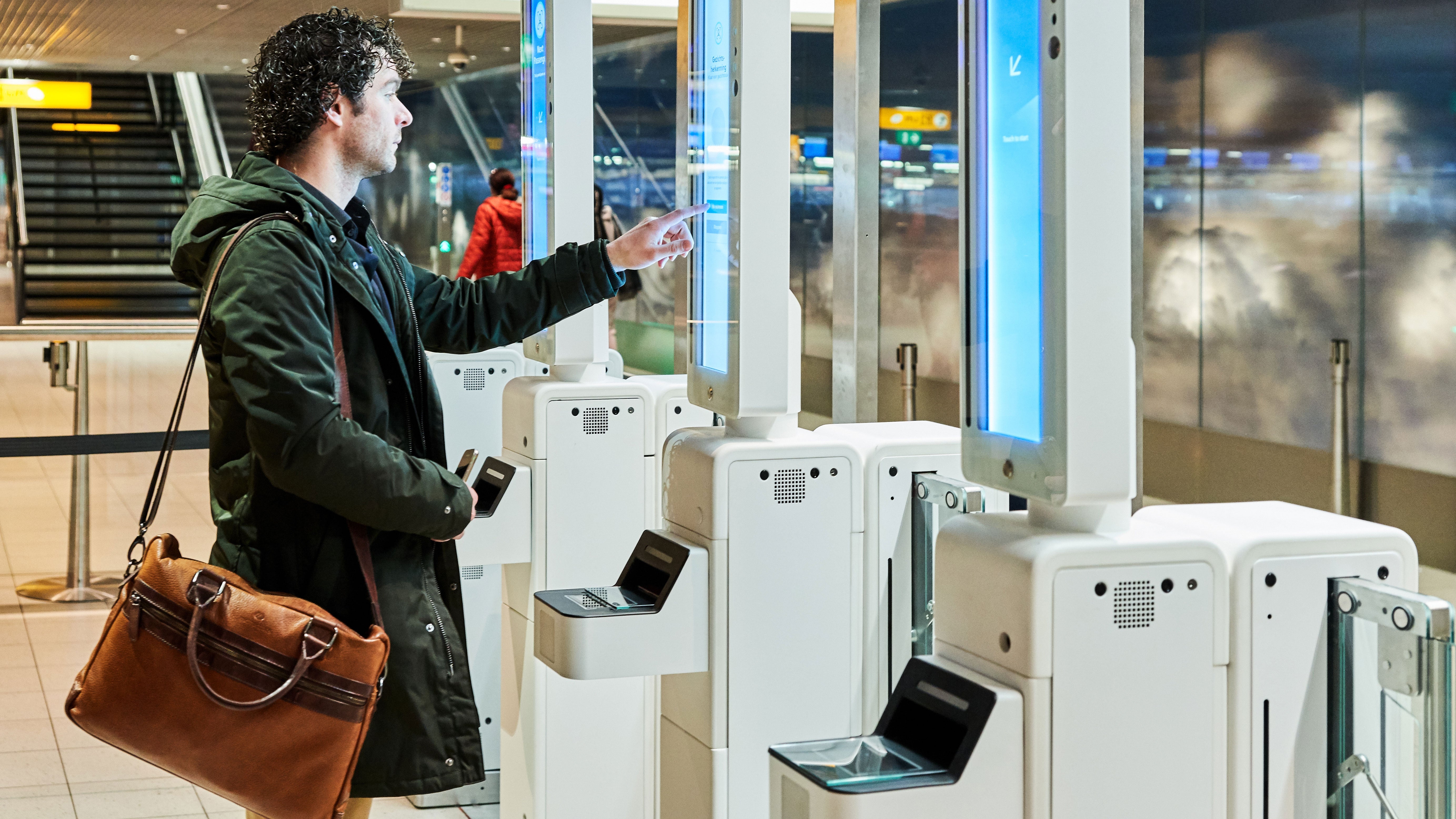 facial-recognition-boarding-Amsterdam-Airport-Schiphol_16-9-hero