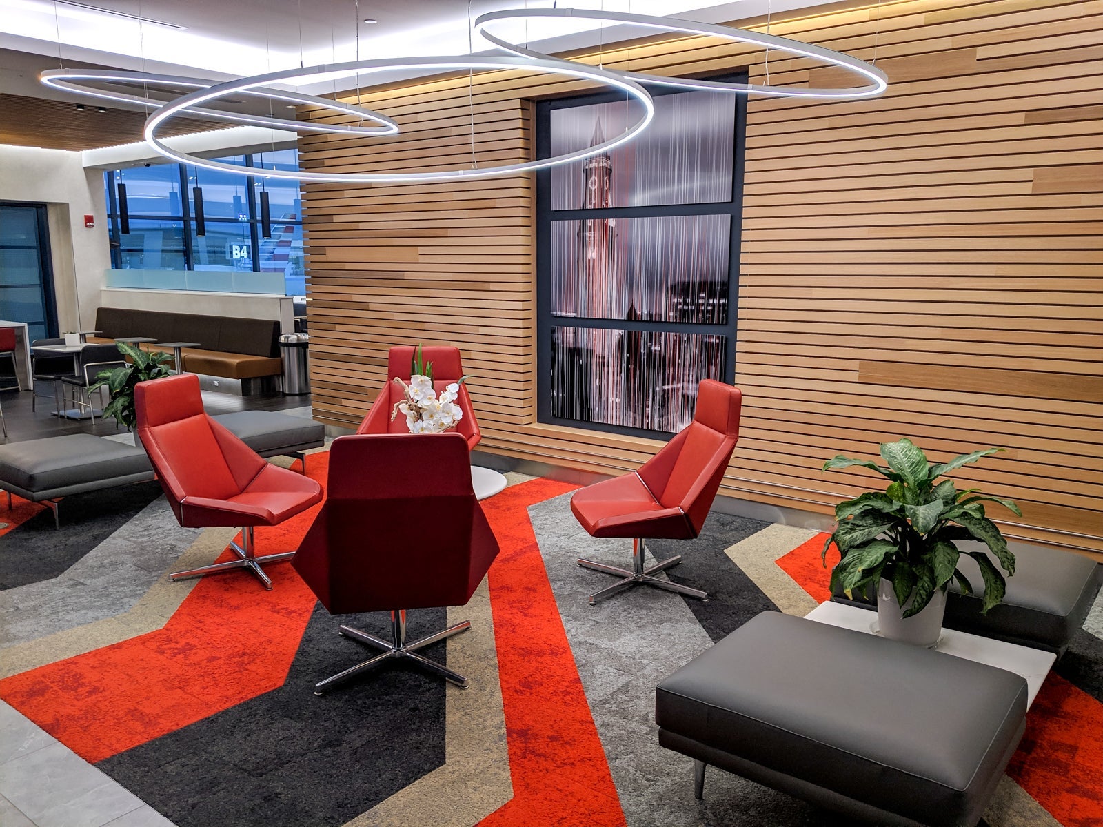 20190521_American A321t_Business_BOS-LAX_KGenter-admirals-club-seating