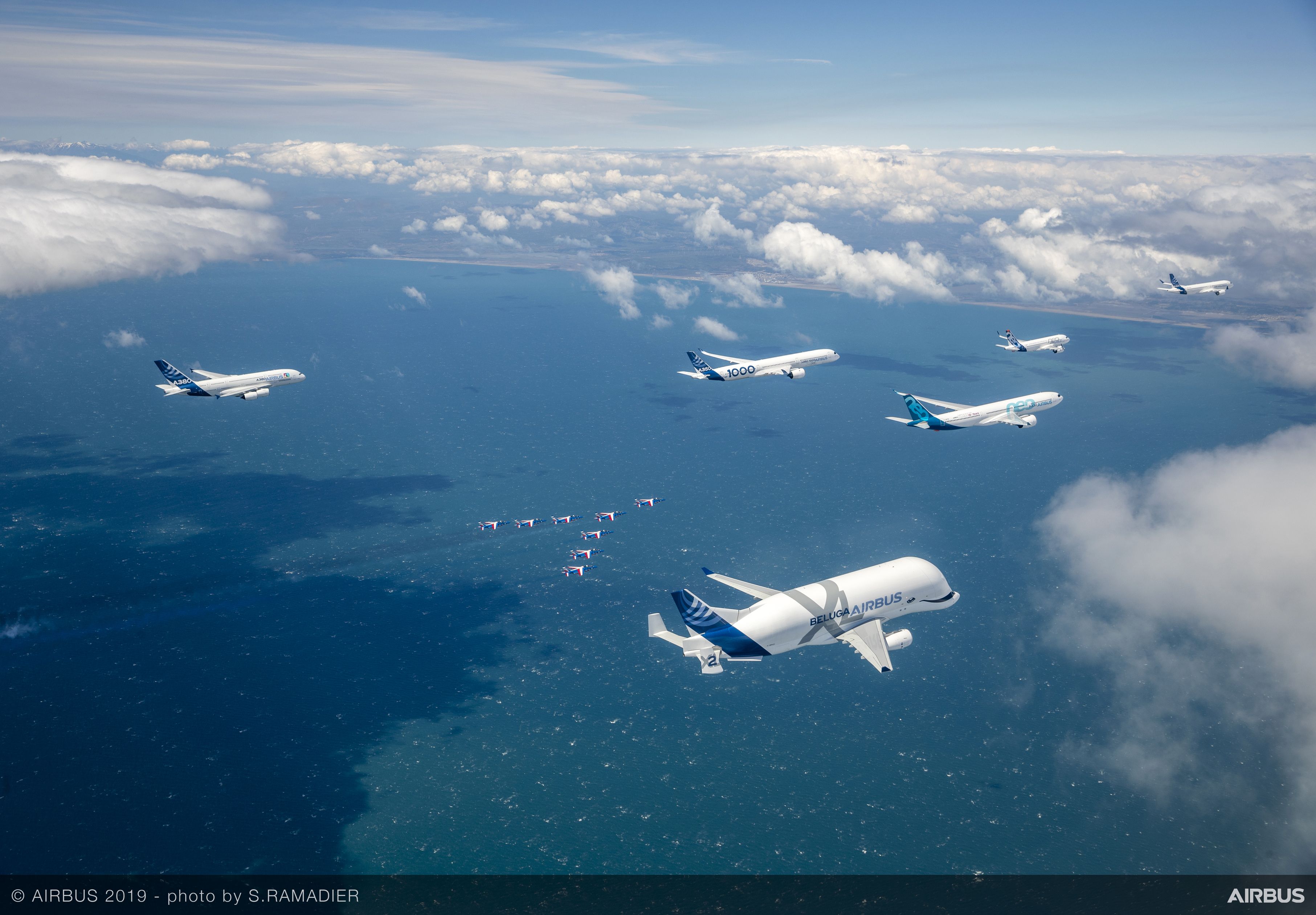 Airbus-50th-years-anniversary-formation-flight-air-to-air-with-patrouille-de-France-041