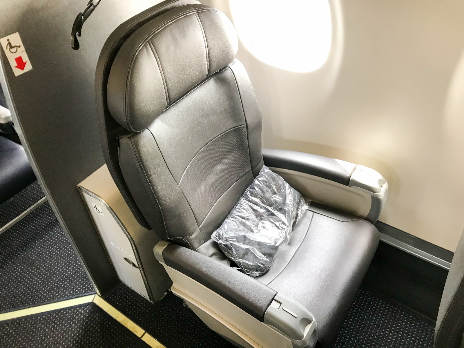 American Airlines E190 Shuttle LGA-DCA