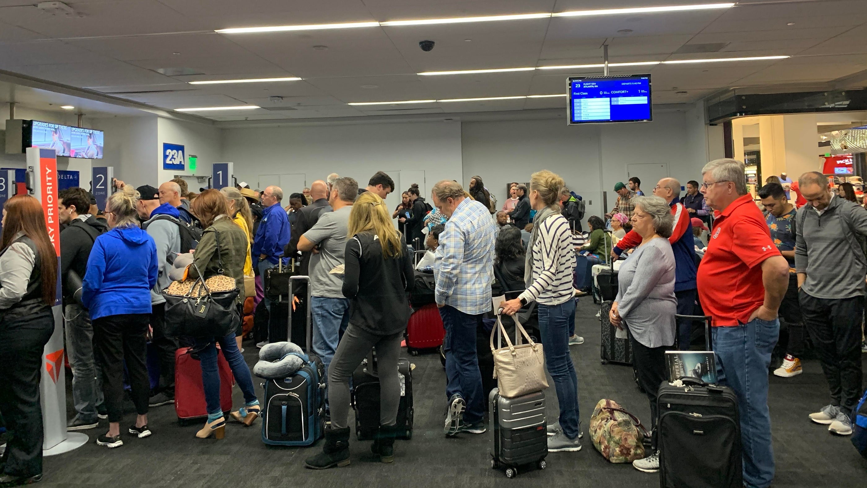 delta-los-angeles-lax-boarding-process-gate-lice-board-passenger-passengers